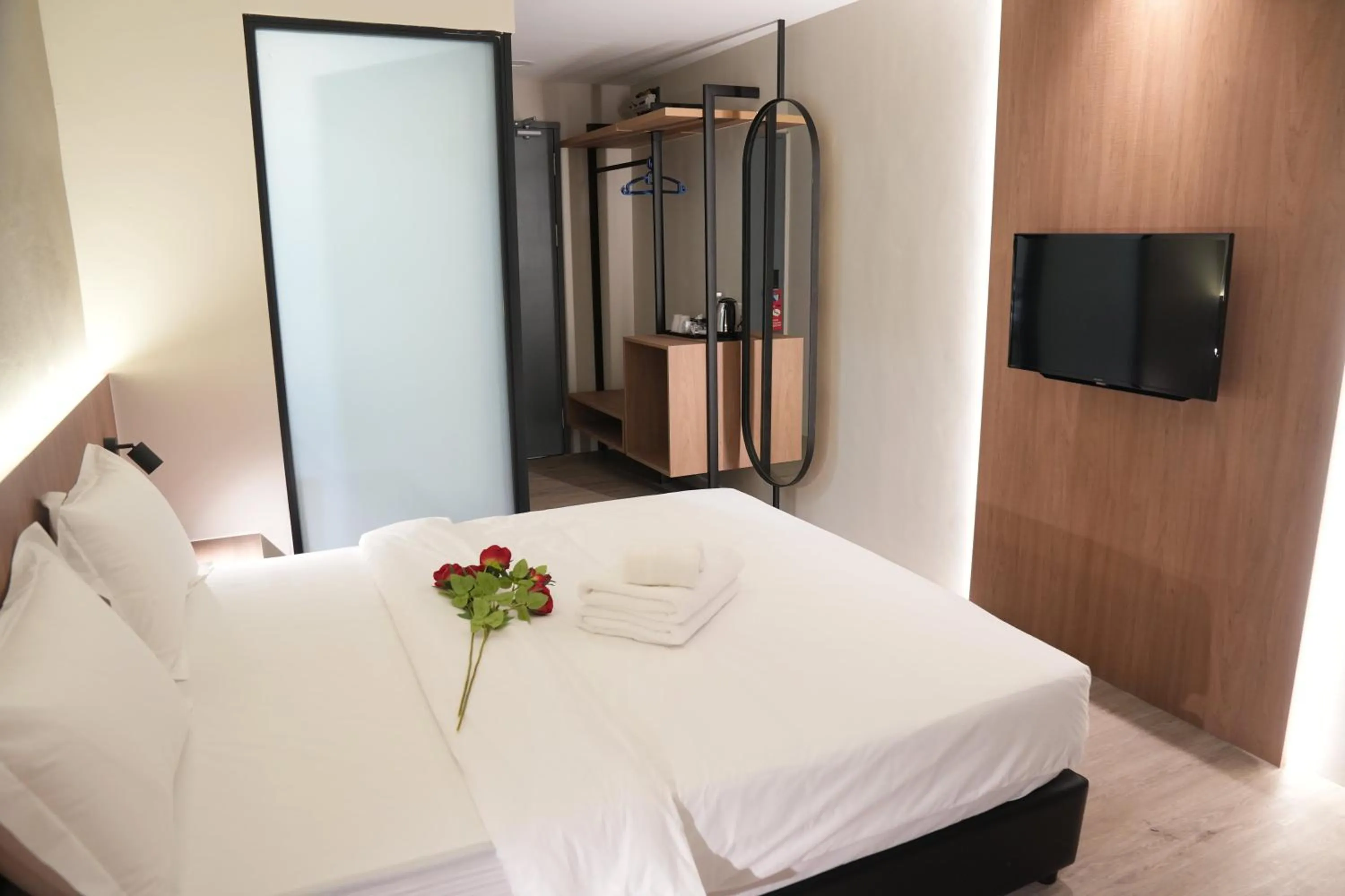 Toilet, Bed in Roxy Hotel Aiman