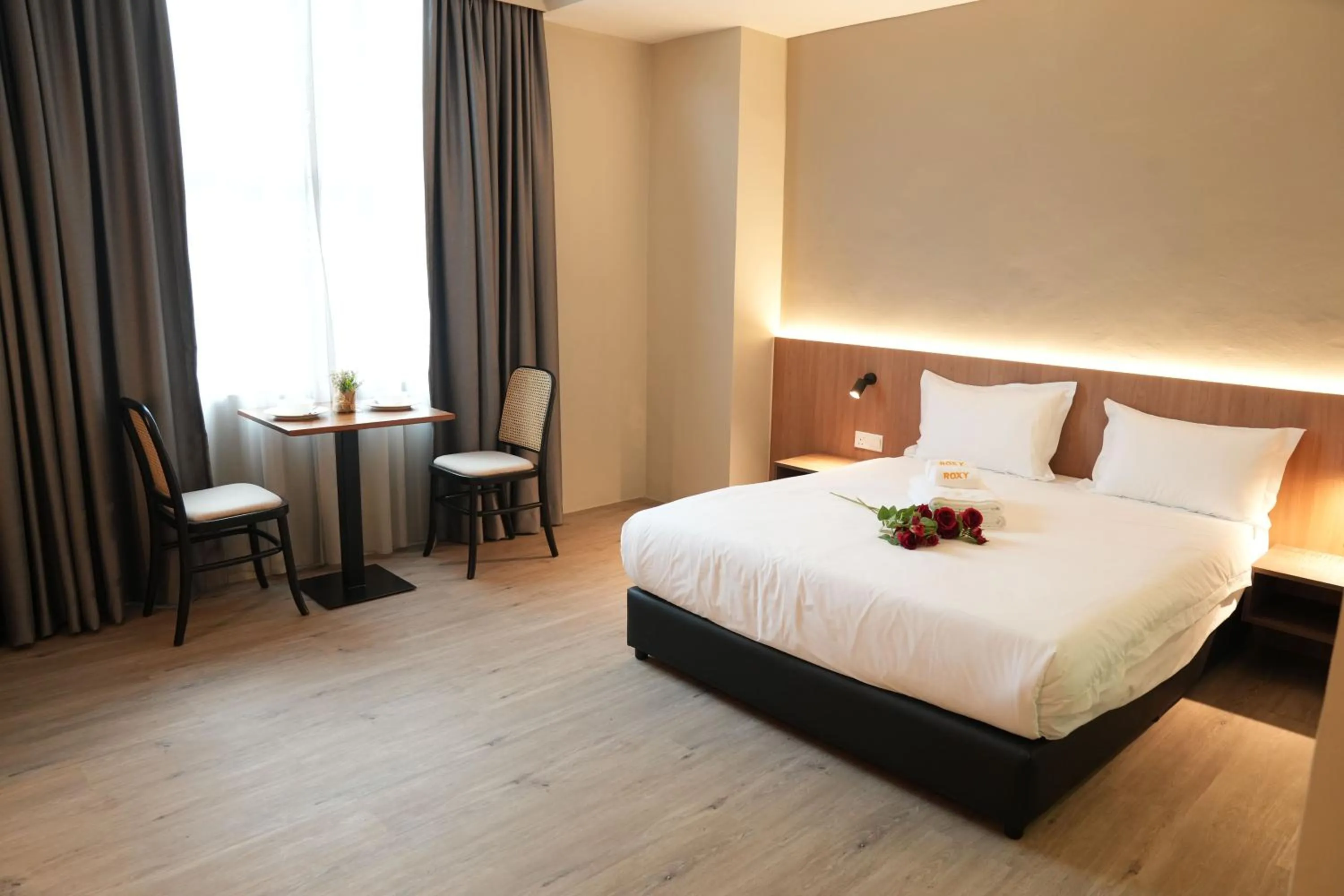 Photo of the whole room, Bed in Roxy Hotel Aiman