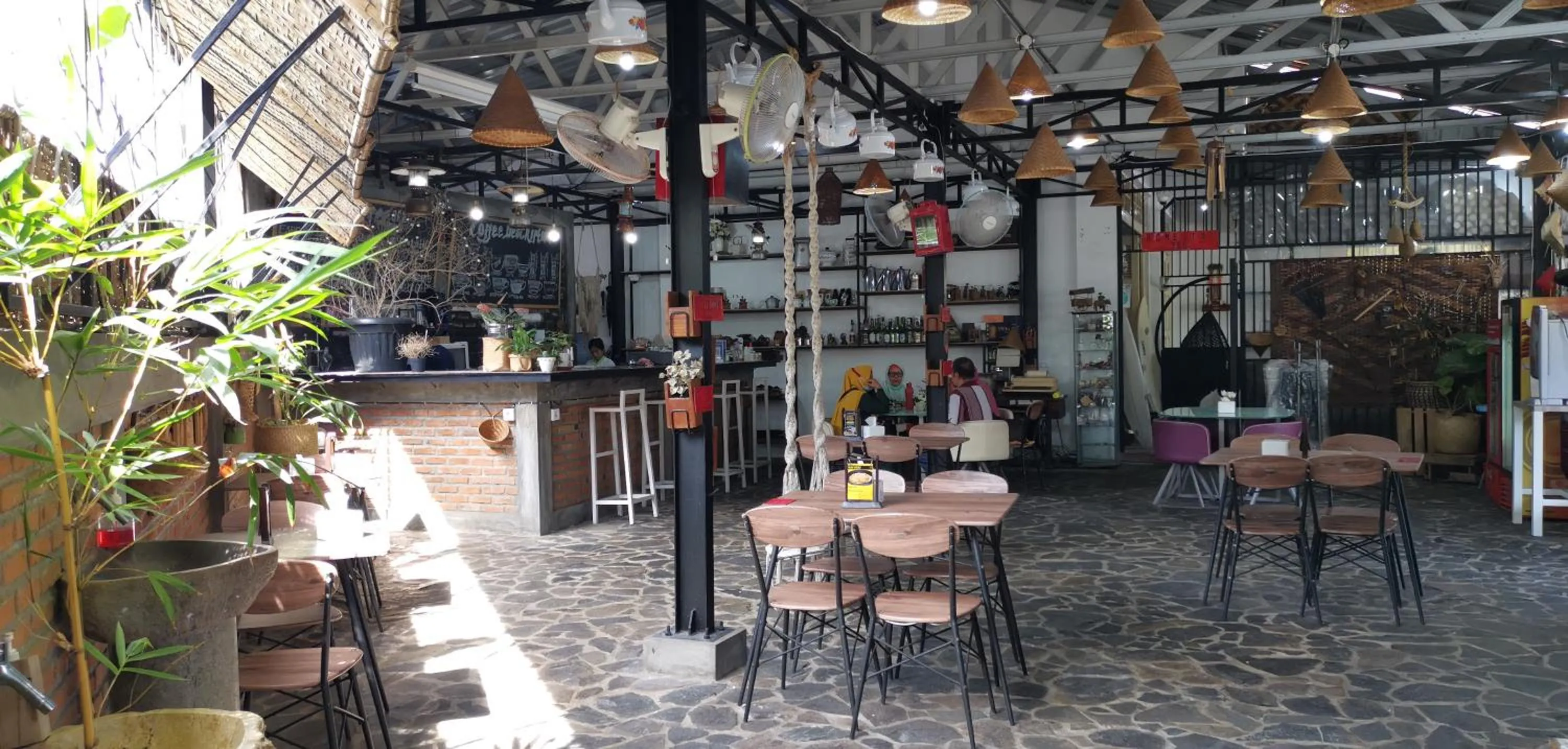 Restaurant/places to eat in 360 Homestay Padang