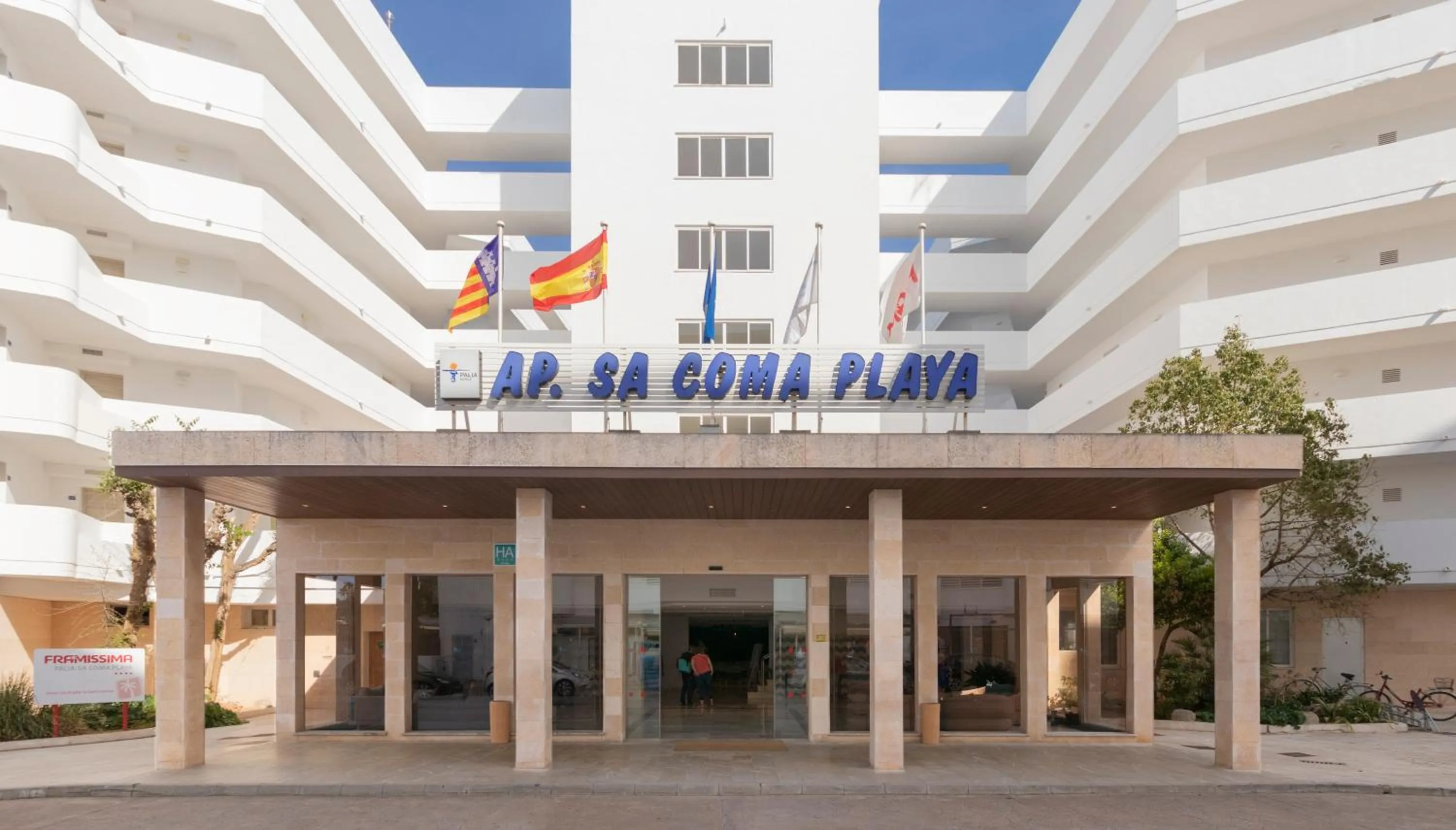 Facade/entrance in Hotel Palia Sa Coma Playa