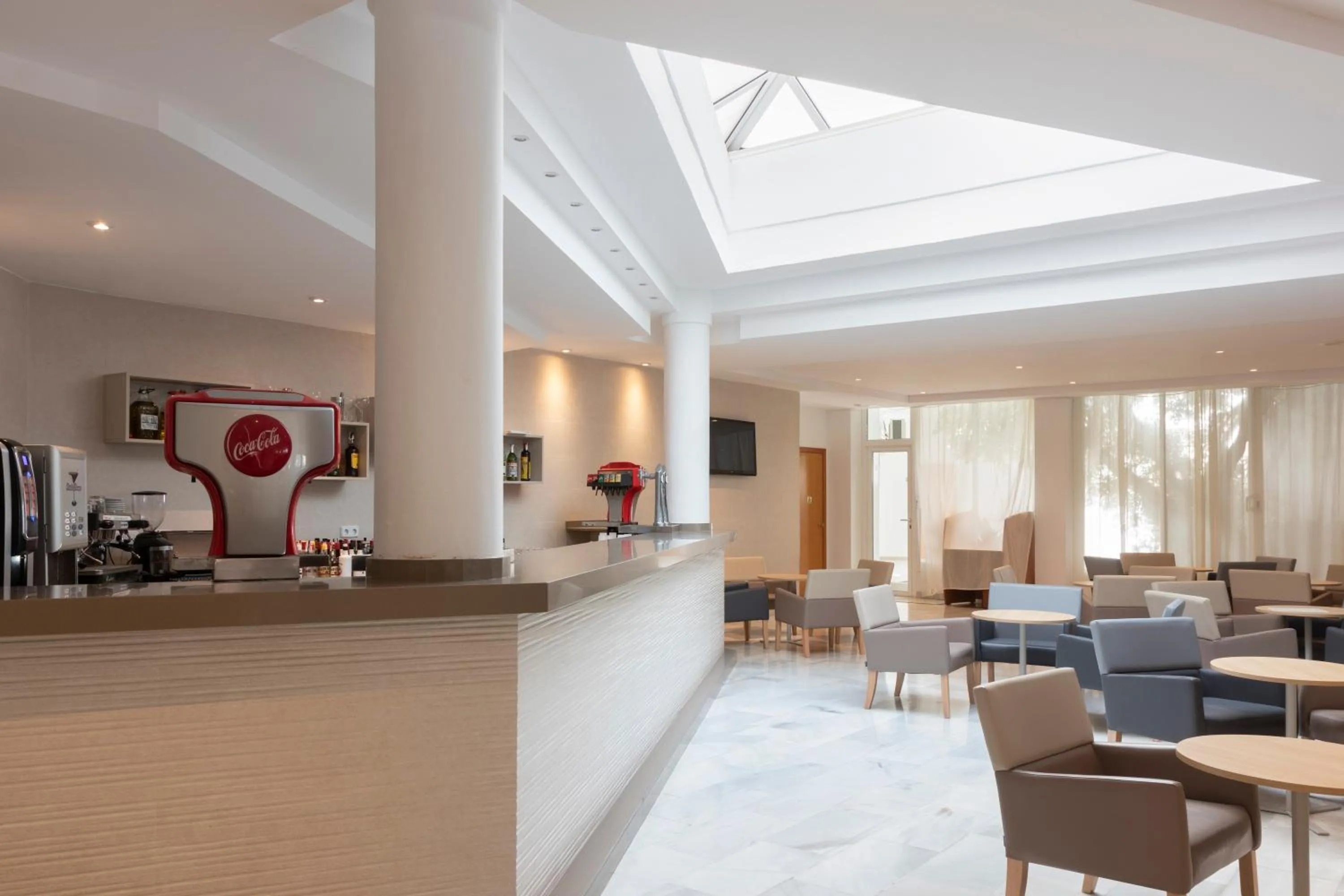 Lounge or bar in Hotel Palia Sa Coma Playa