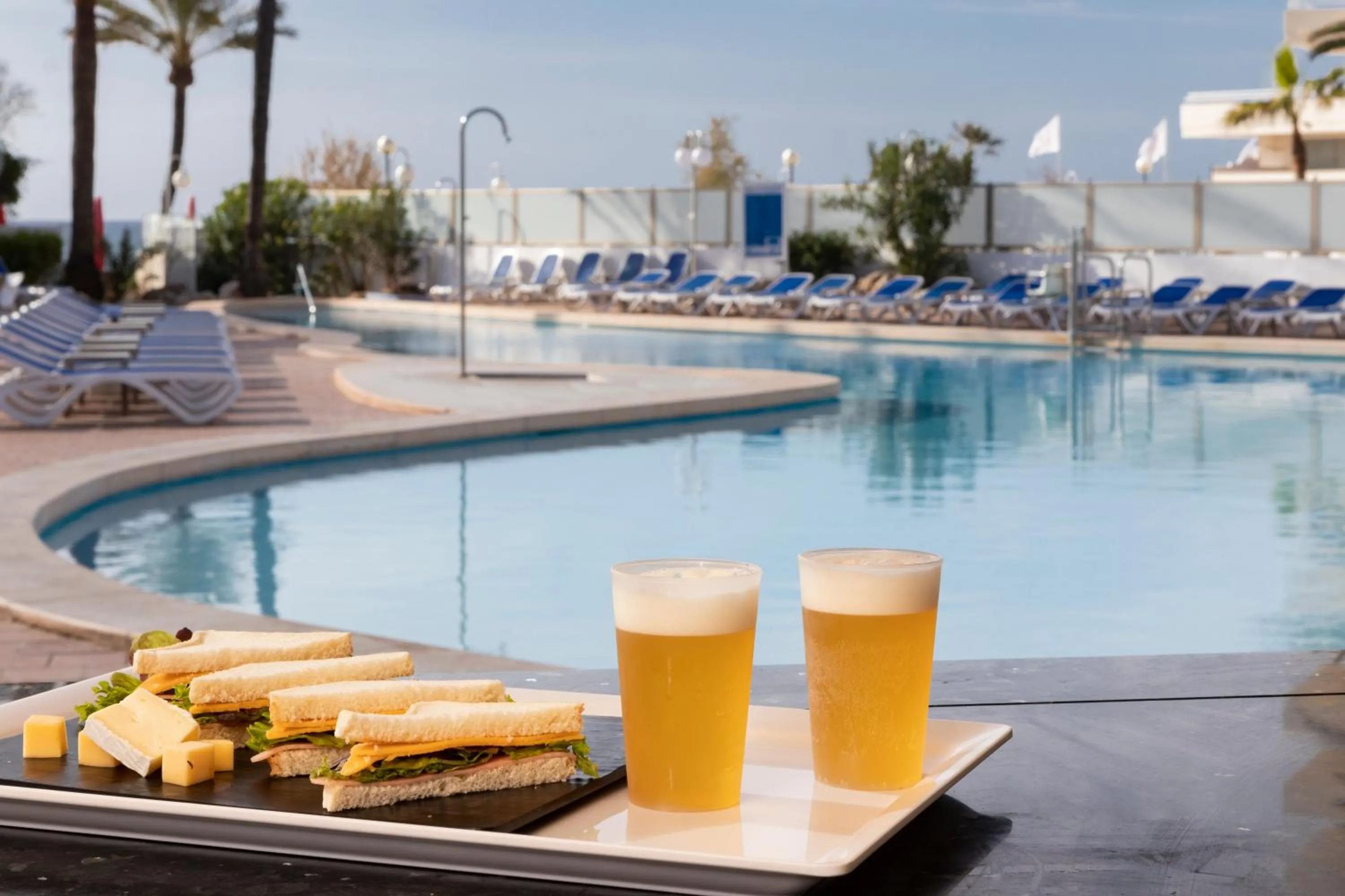 Lounge or bar in Hotel Palia Sa Coma Playa