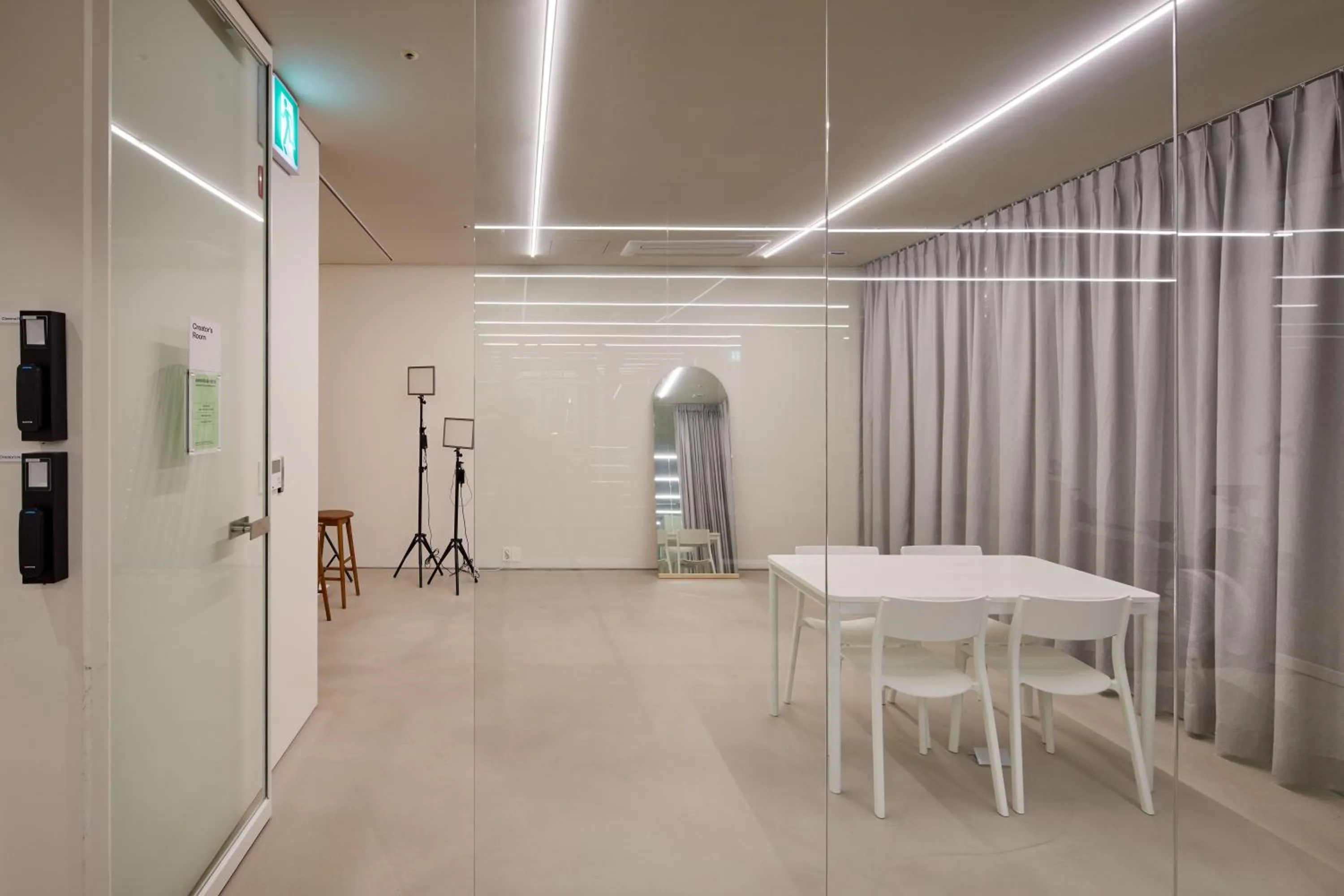 Communal lounge/ TV room in Mangrove Sinseol