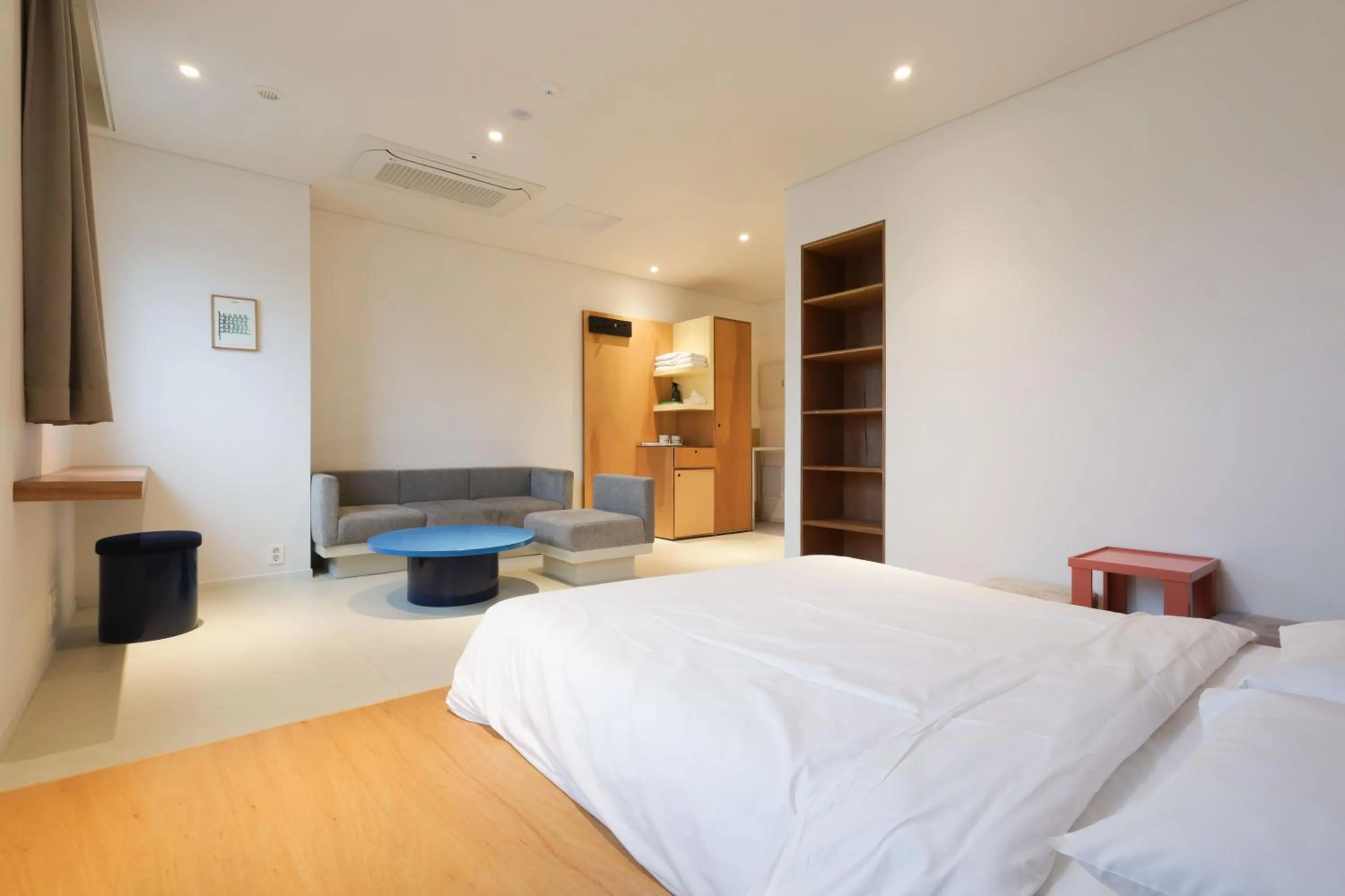 Photo of the whole room, Bed in Mangrove Sinseol