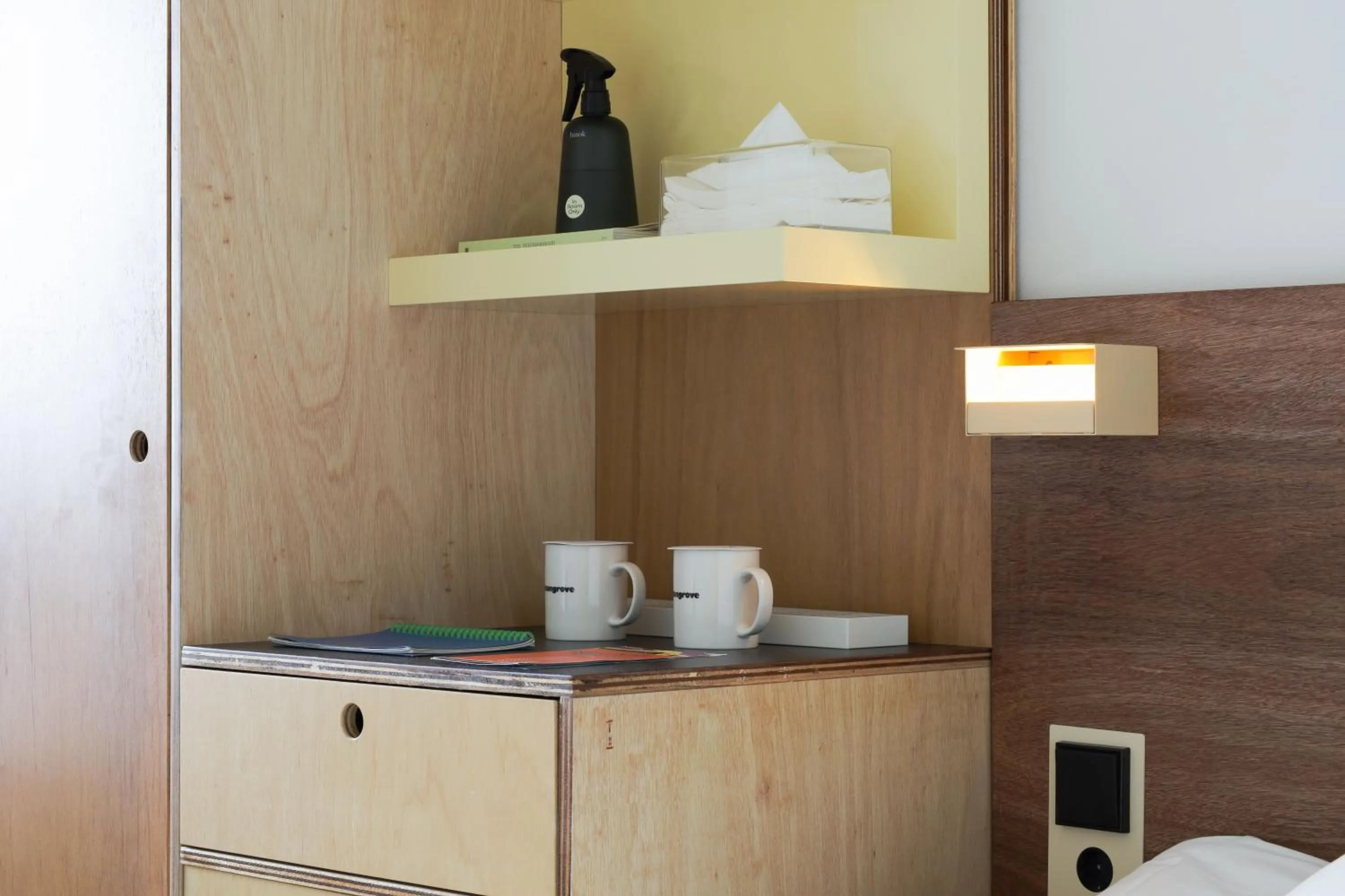 hair dresser, Bed in Mangrove Sinseol