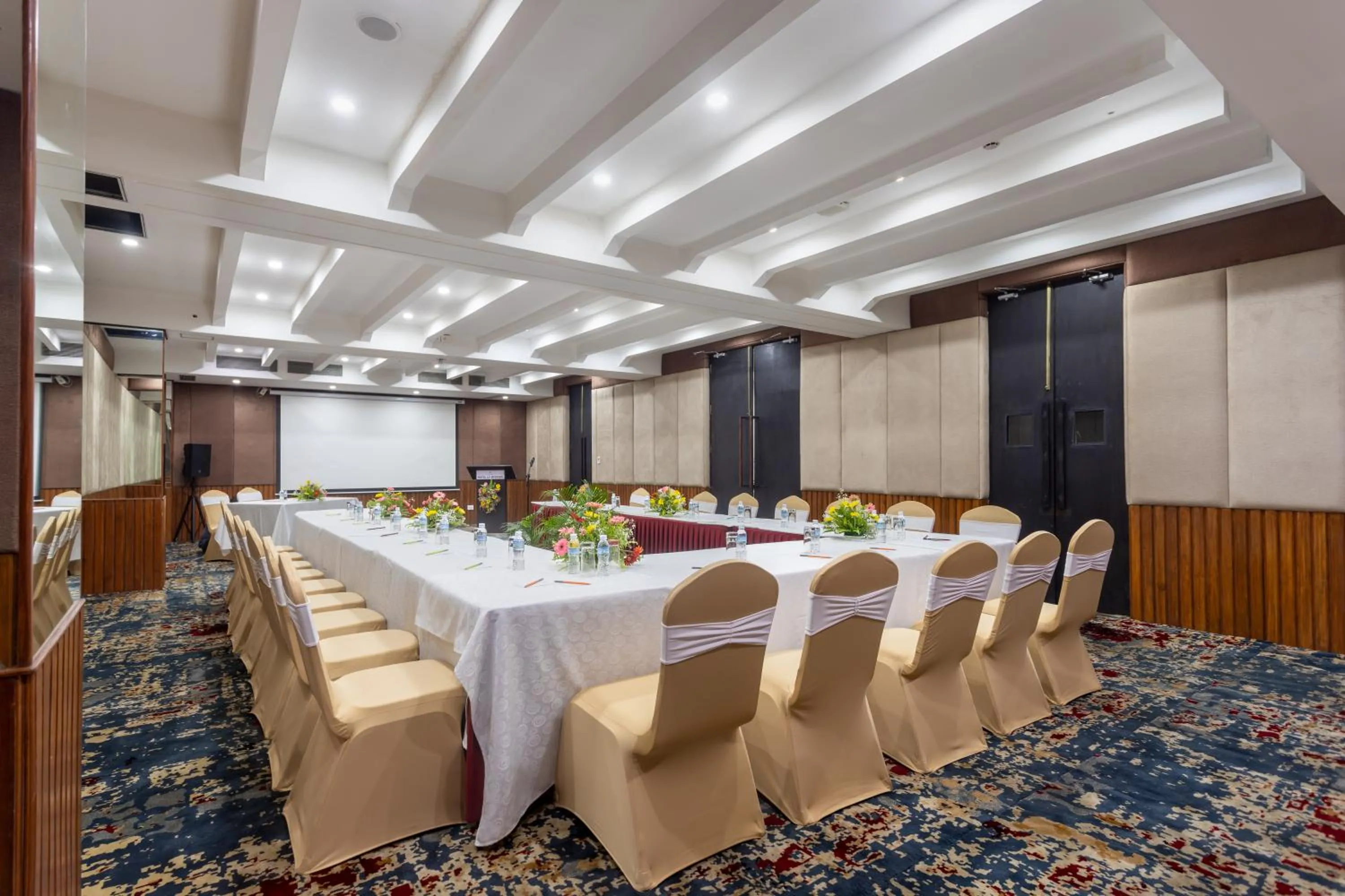 Banquet/Function facilities in Hotel Lo Mustang