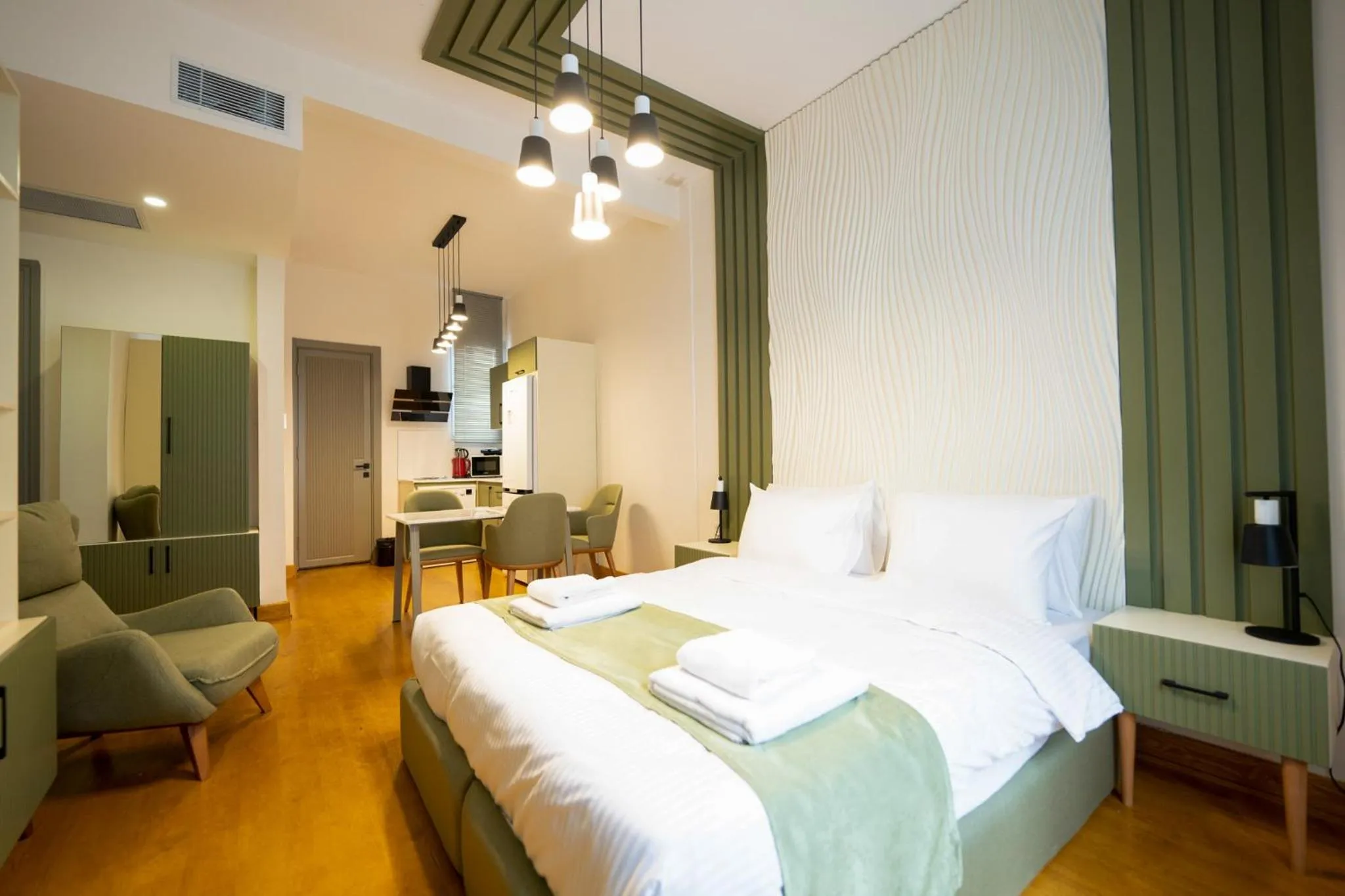 Shower, Bed in Monev Suites Hotel
