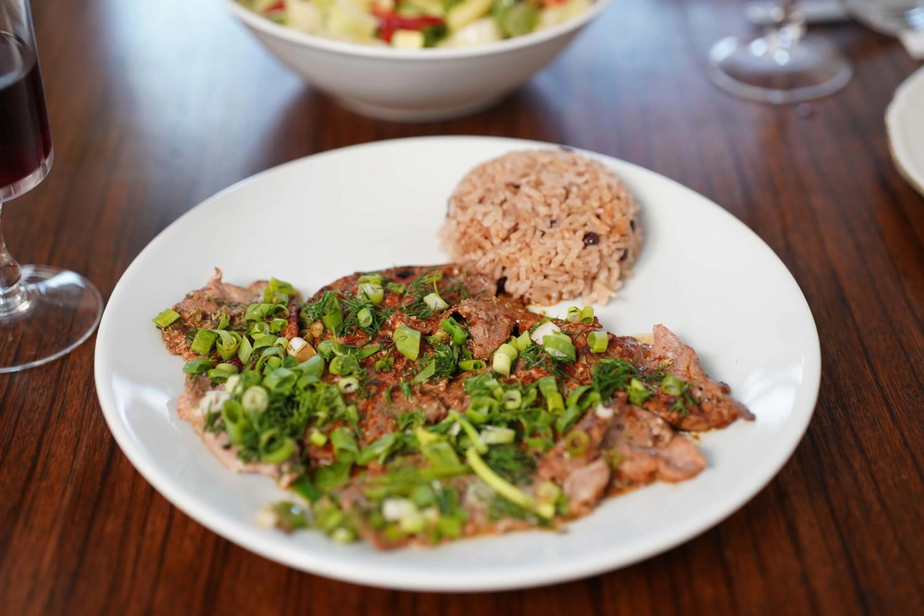 Restaurant/places to eat in Monev Suites Hotel