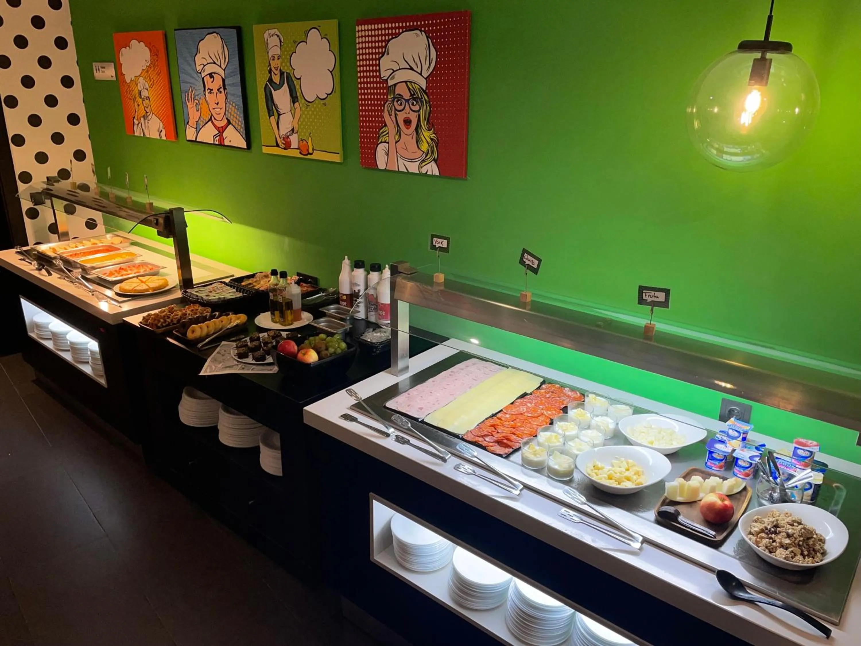 Buffet breakfast in Casual Pop Art Benidorm