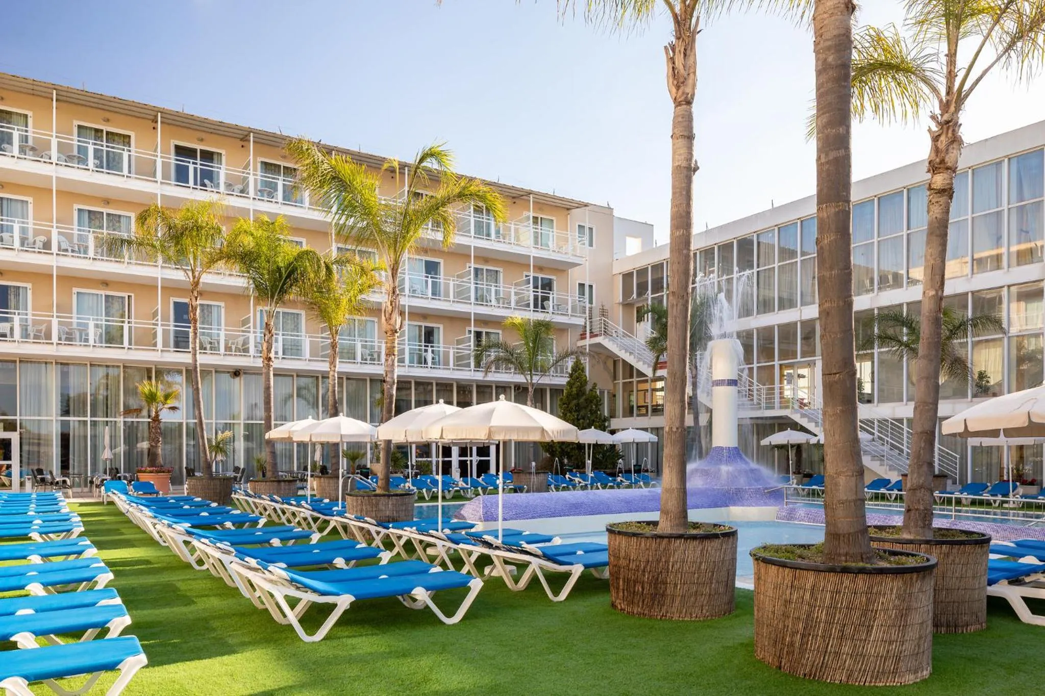 Swimming pool in htop Platja Park #htopFun