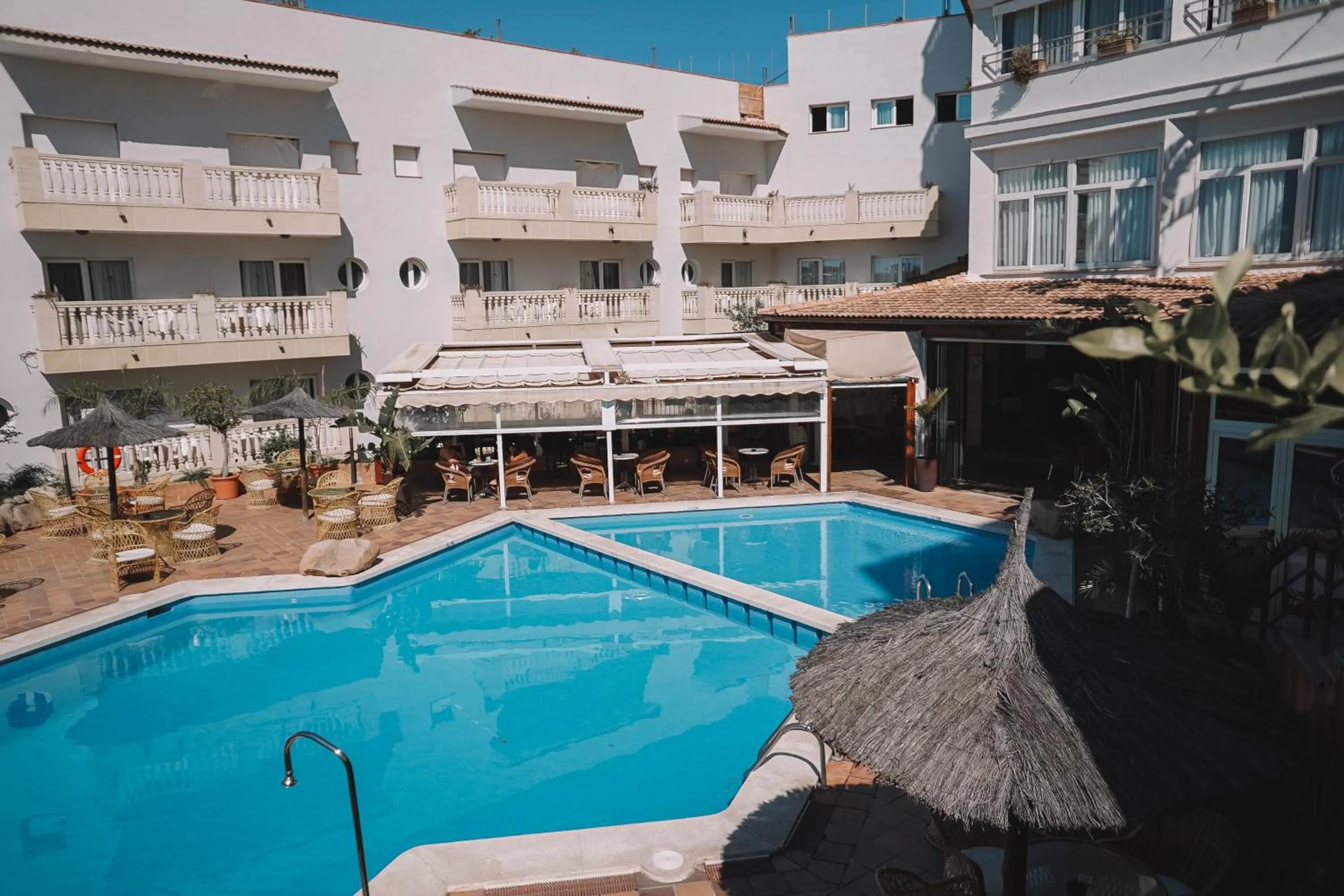Swimming pool in Hotel Alba Seleqtta