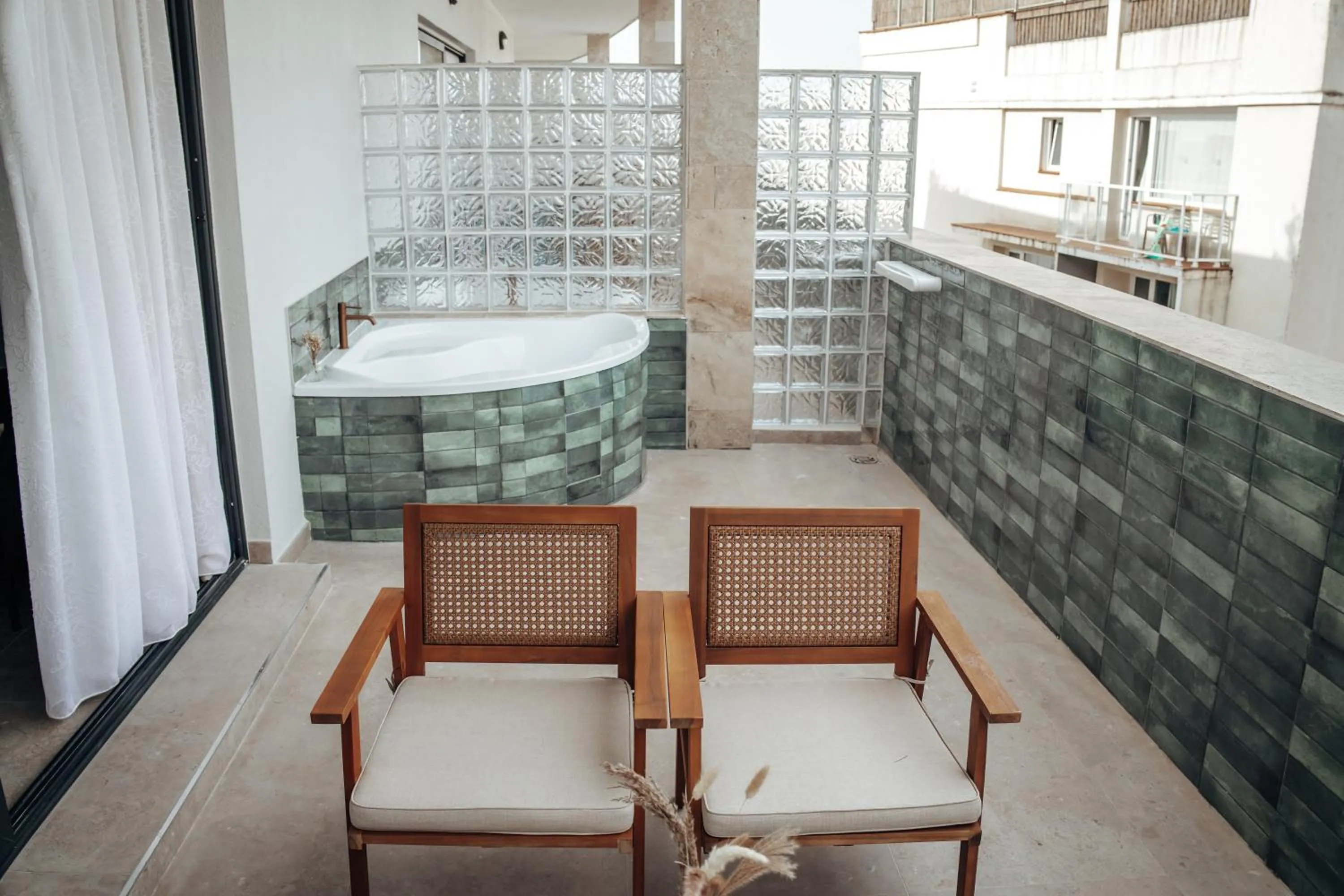 Hot Tub in Hotel Alba Seleqtta