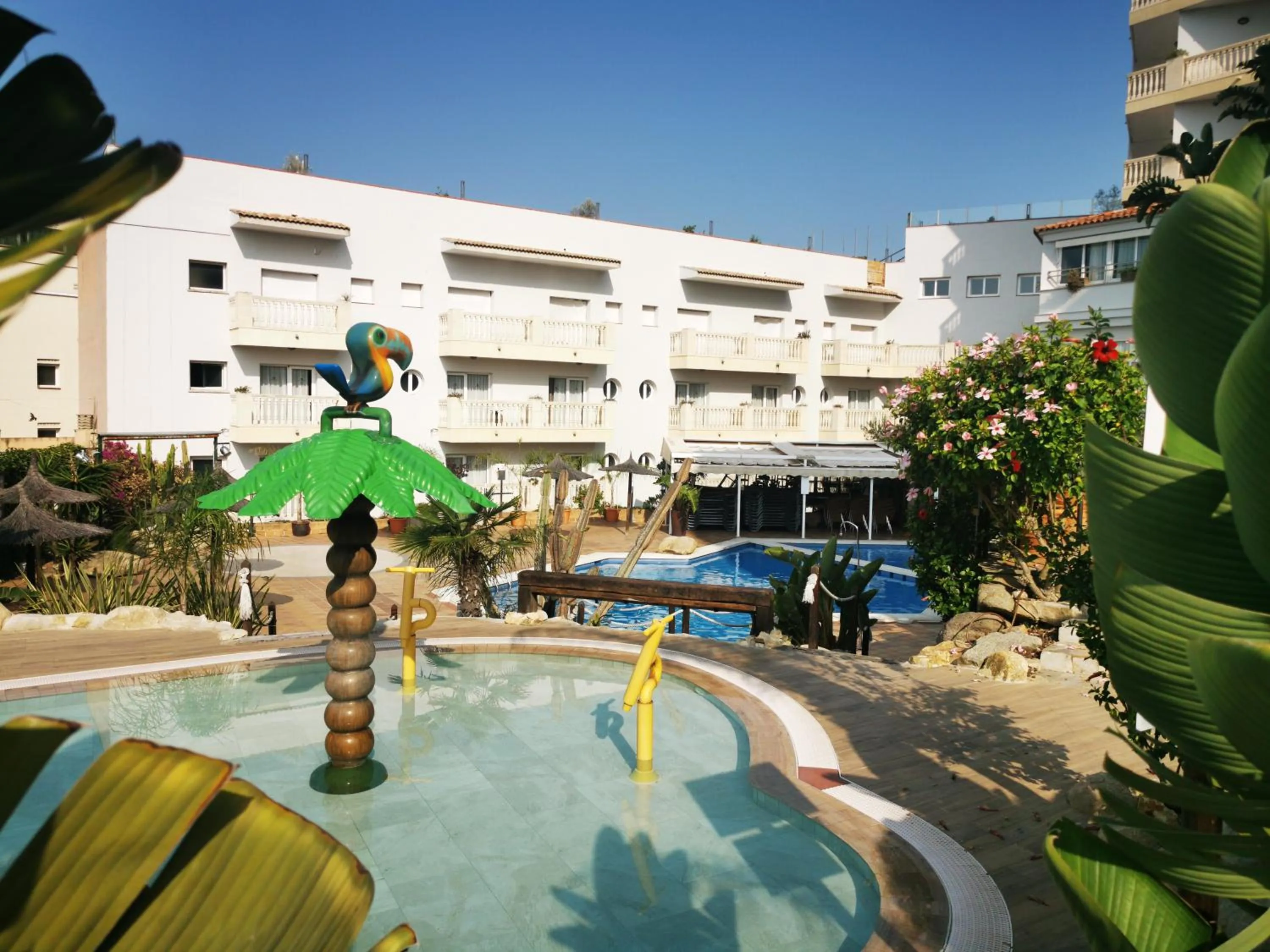 Swimming pool in Hotel Alba Seleqtta