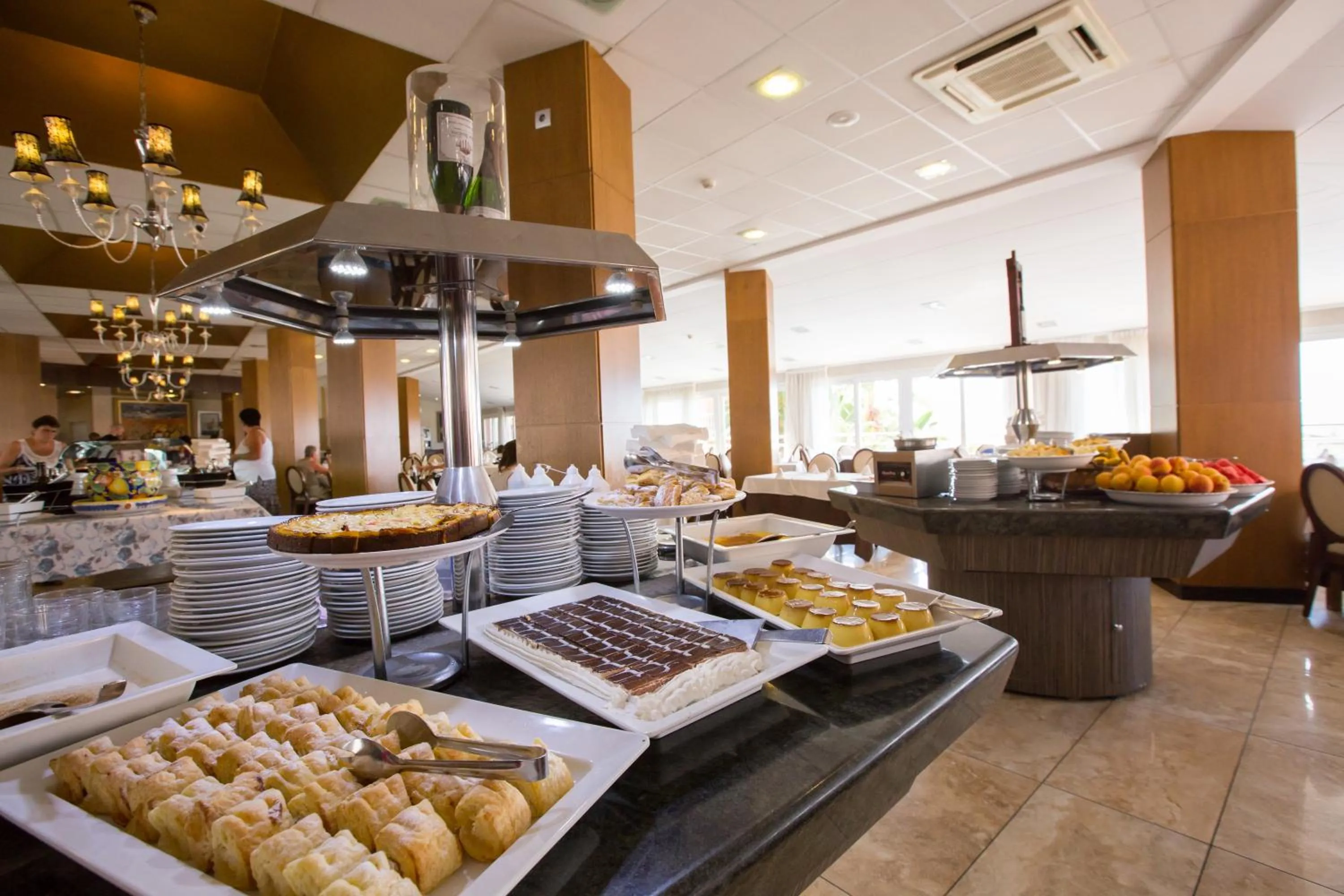 Buffet breakfast in Hotel Alba Seleqtta