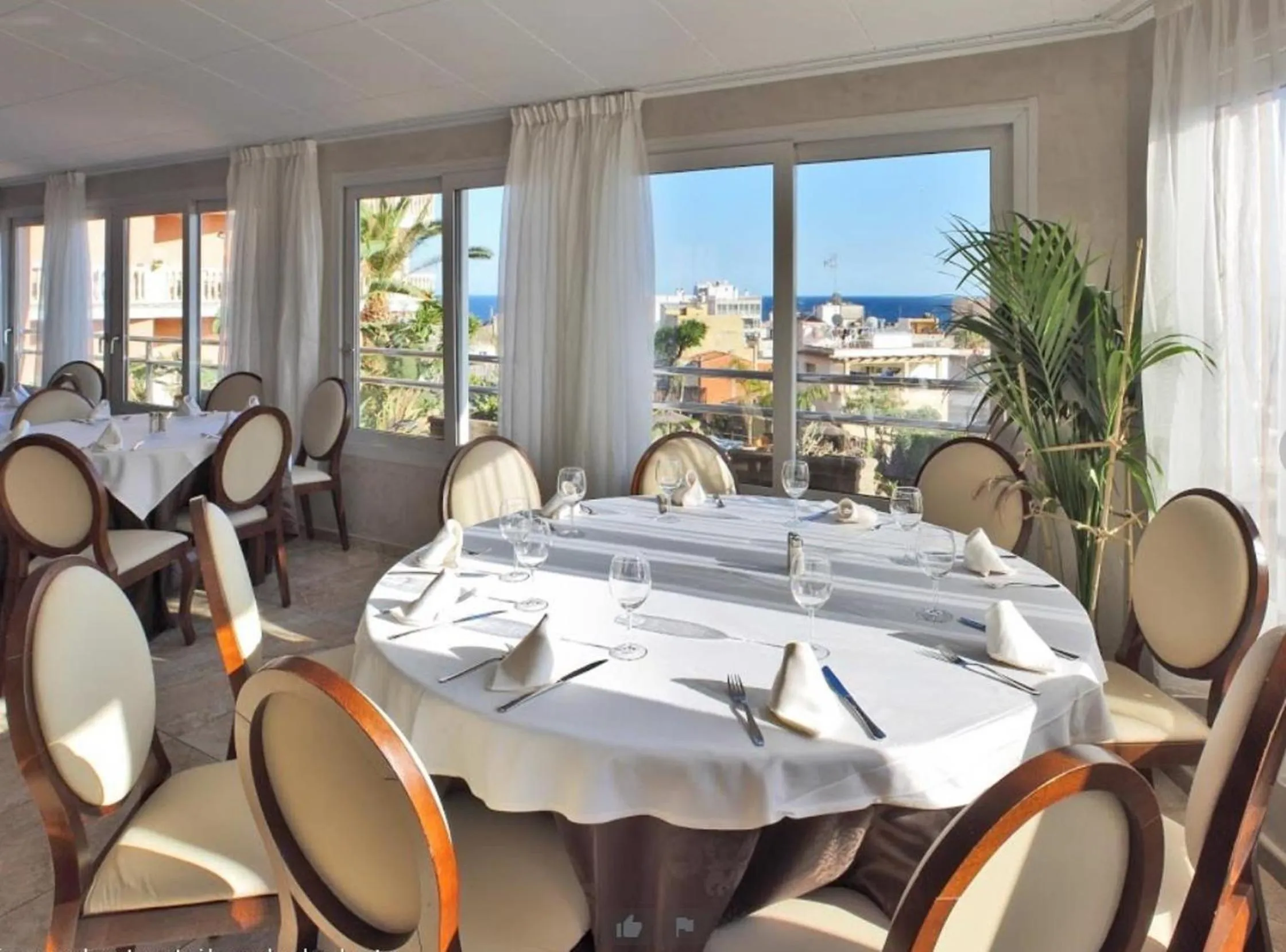 Restaurant/places to eat in Hotel Alba Seleqtta