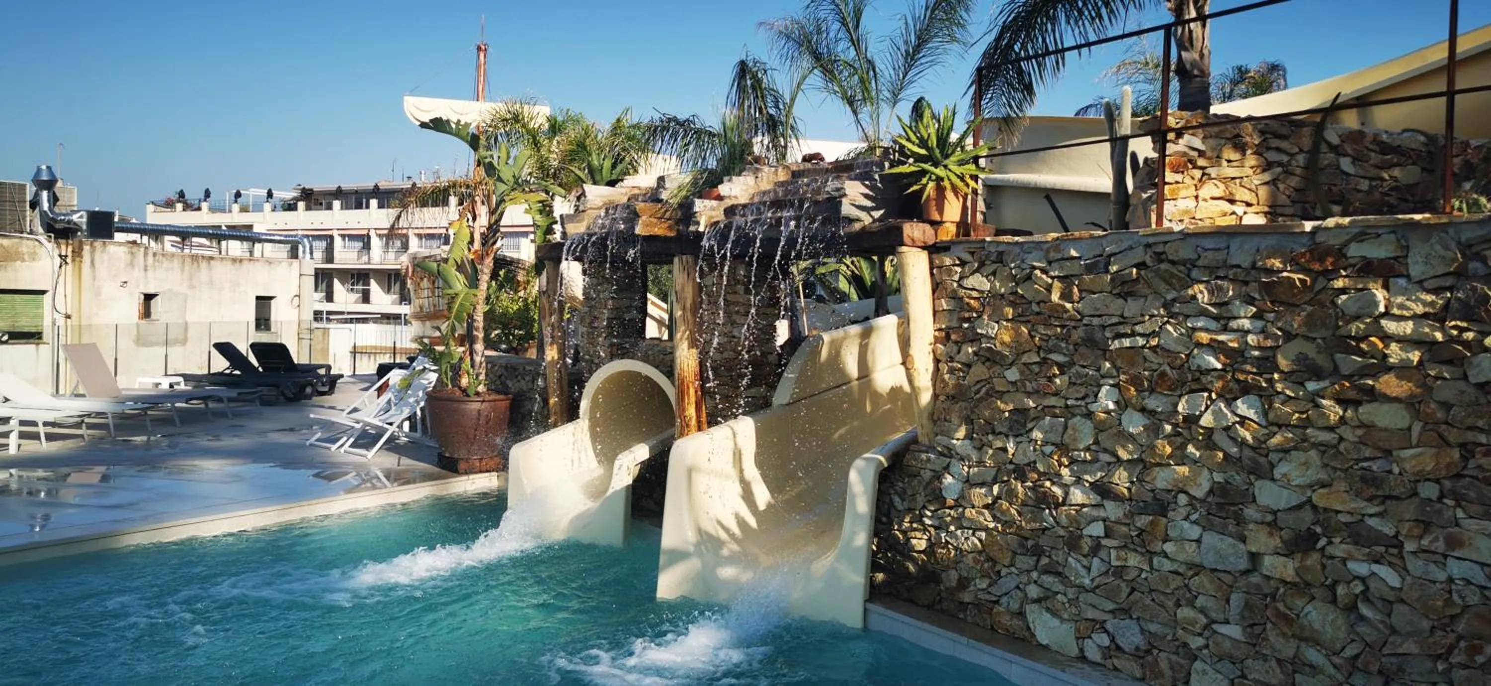 Swimming pool in Hotel Alba Seleqtta