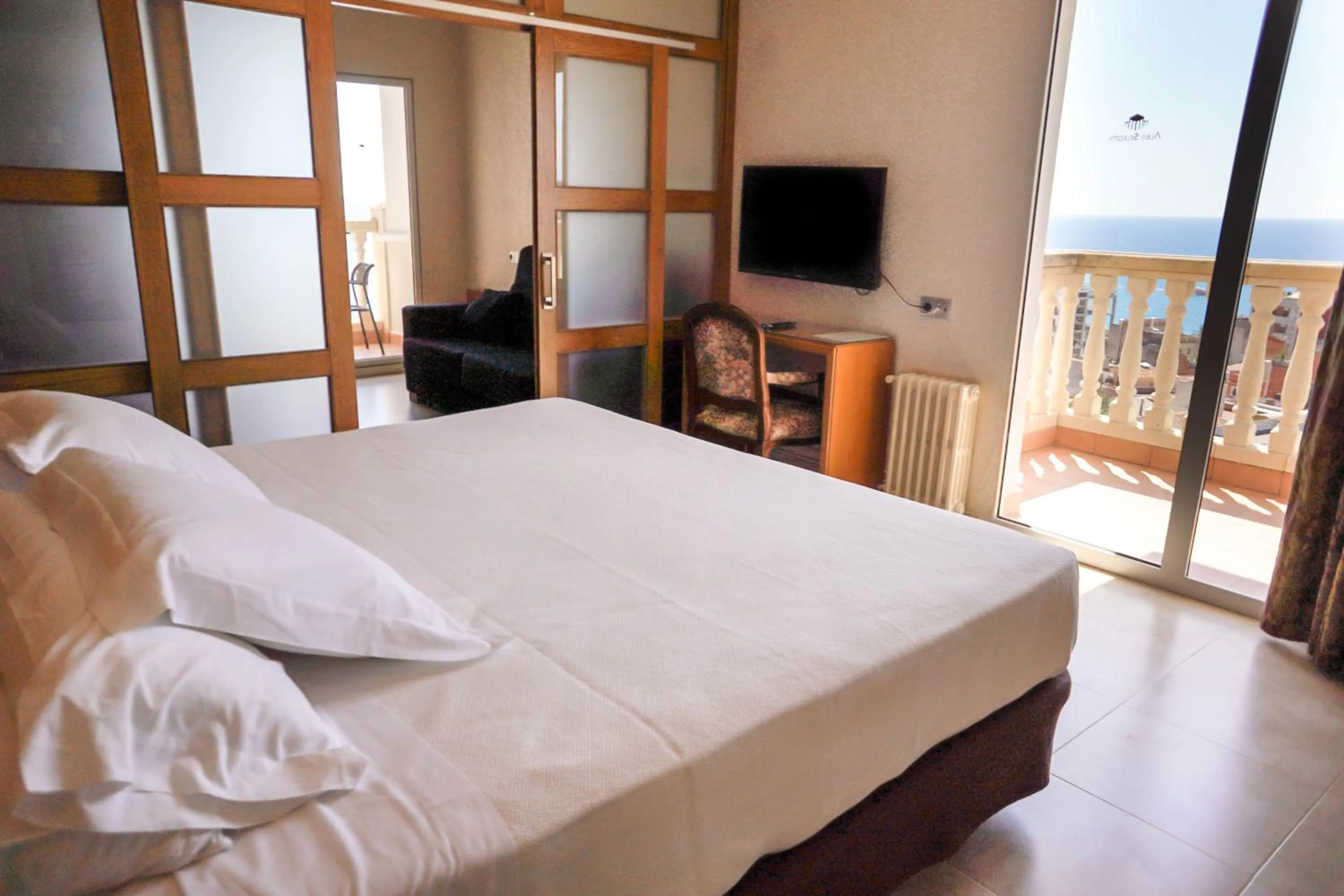 Photo of the whole room, Bed in Hotel Alba Seleqtta