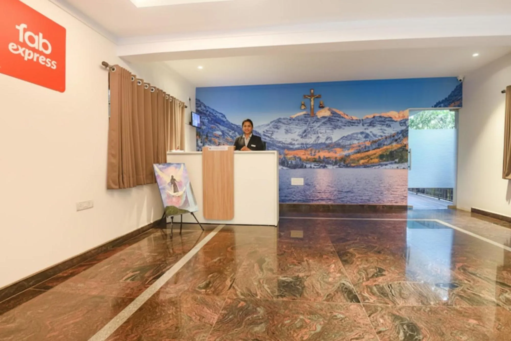 Lobby or reception in Via MA Homes