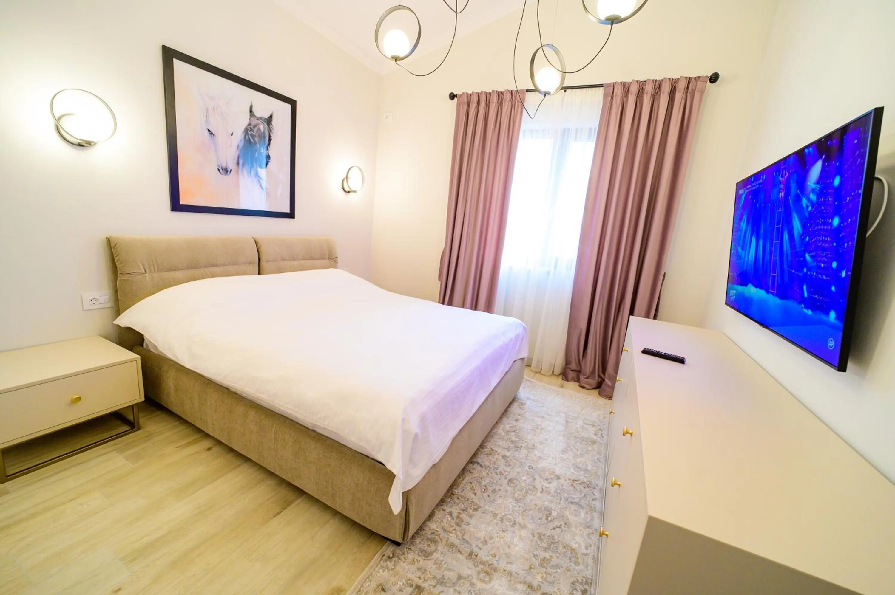 TV and multimedia, Bed in First Apartments