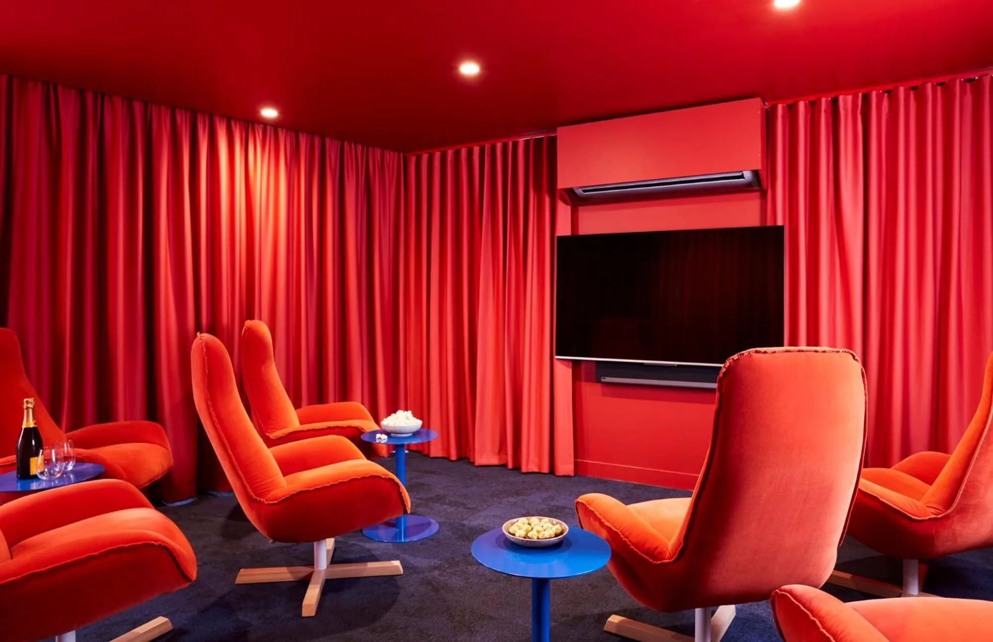 Communal lounge/ TV room in Studio Apartments at Aurora near Melbourne Port