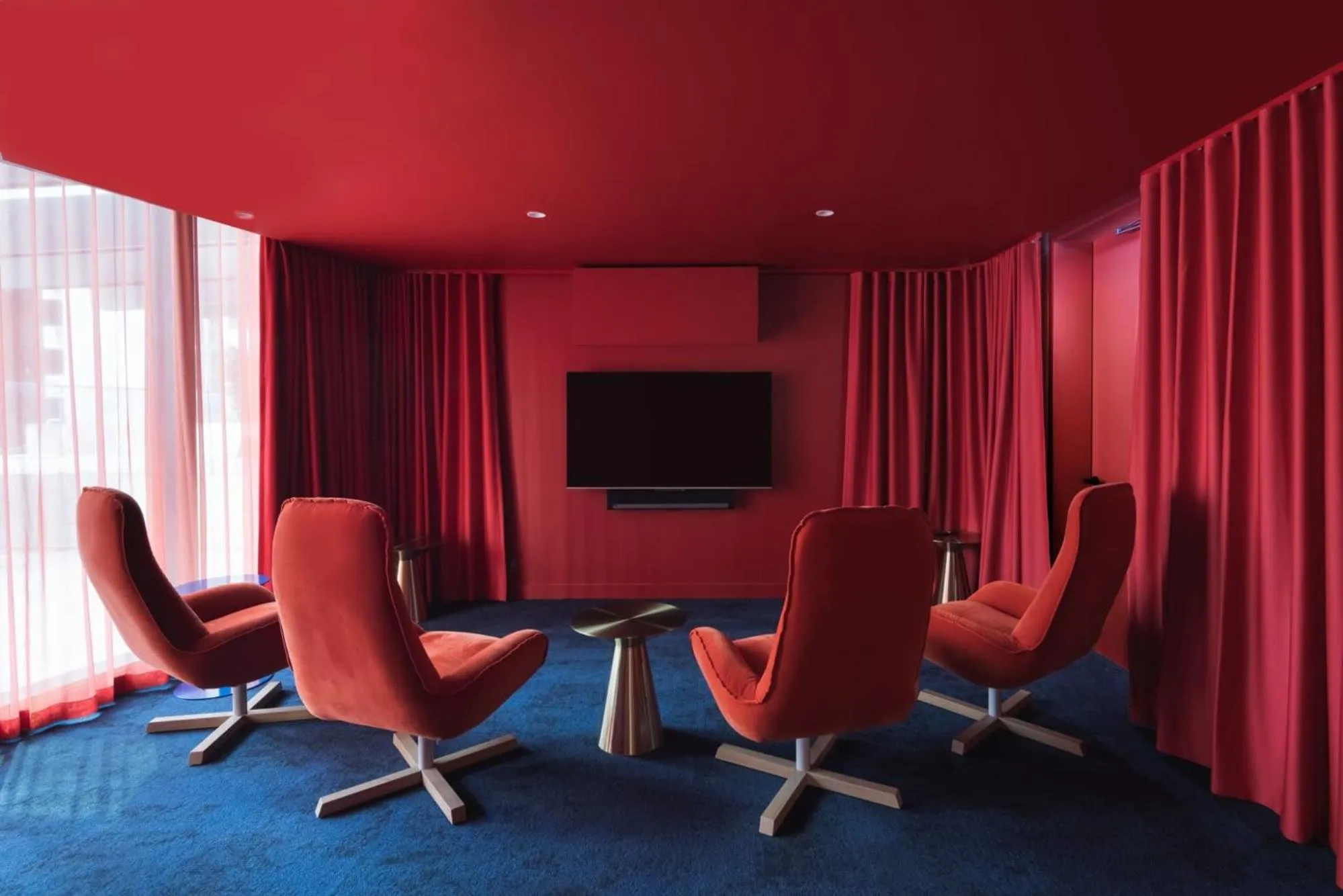 Communal lounge/ TV room in Studio Apartments at Aurora near Melbourne Port