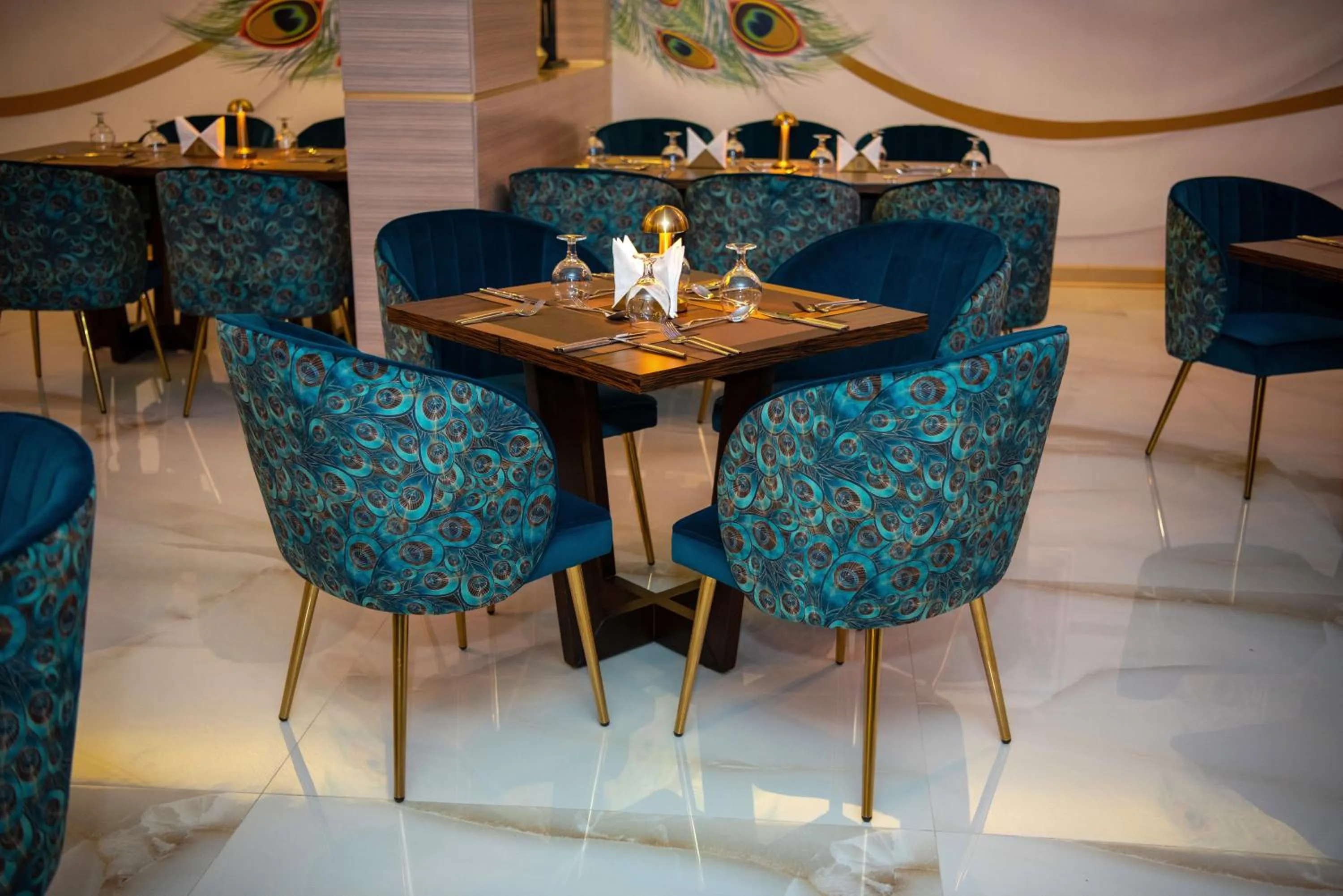 Restaurant/places to eat in Redwaves Hotel