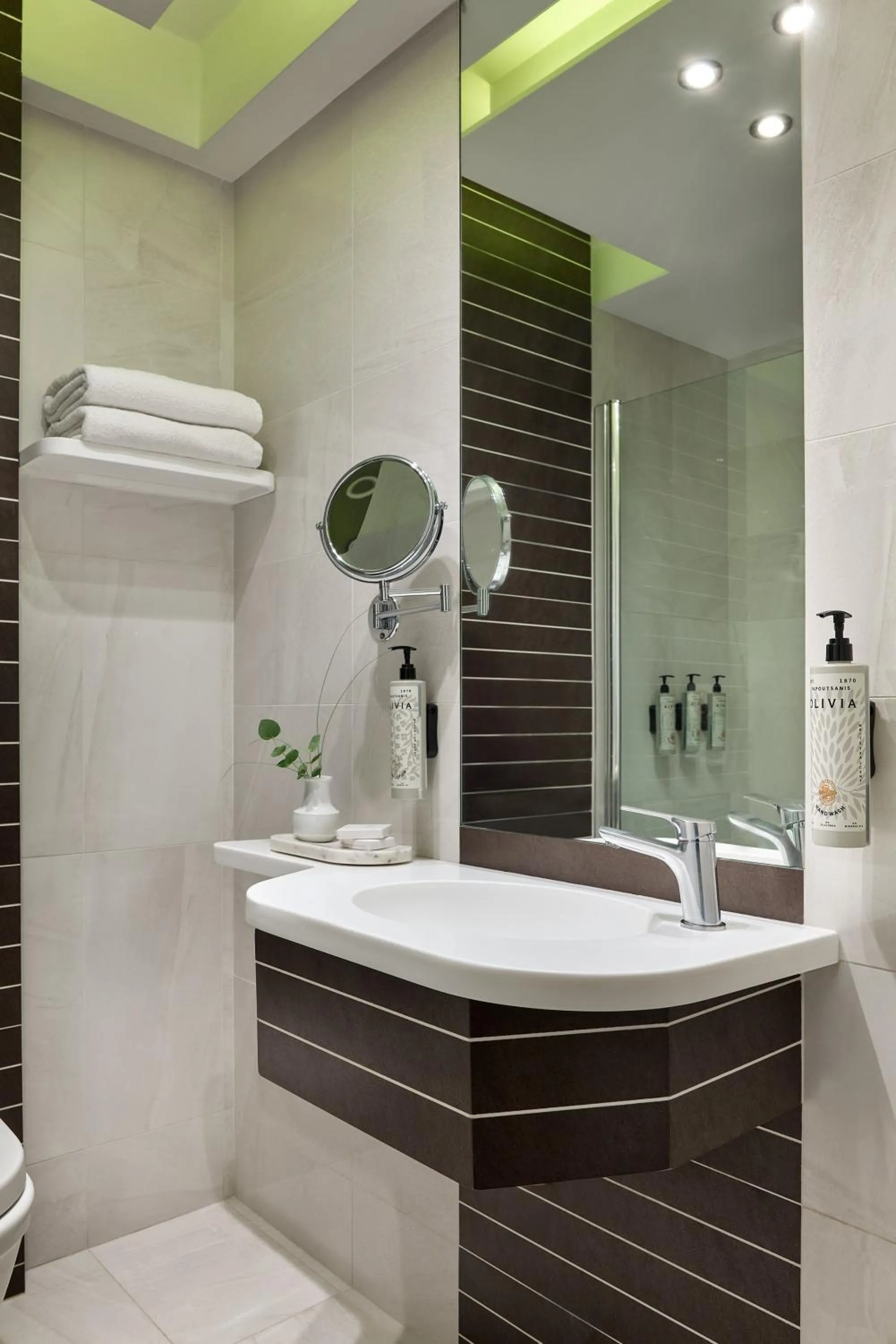 Toilet in Titania Hotel