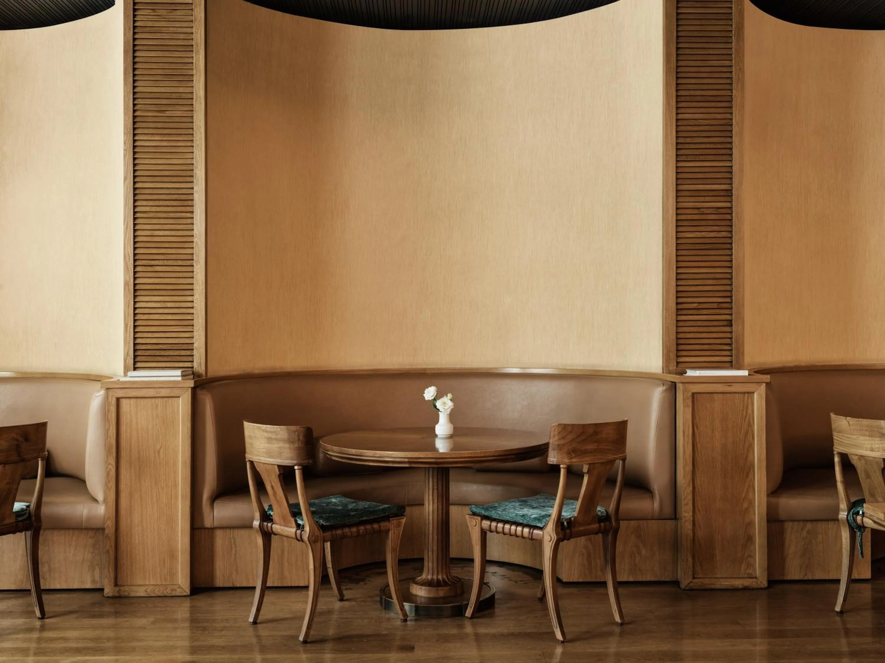 Restaurant/places to eat in Titania Hotel