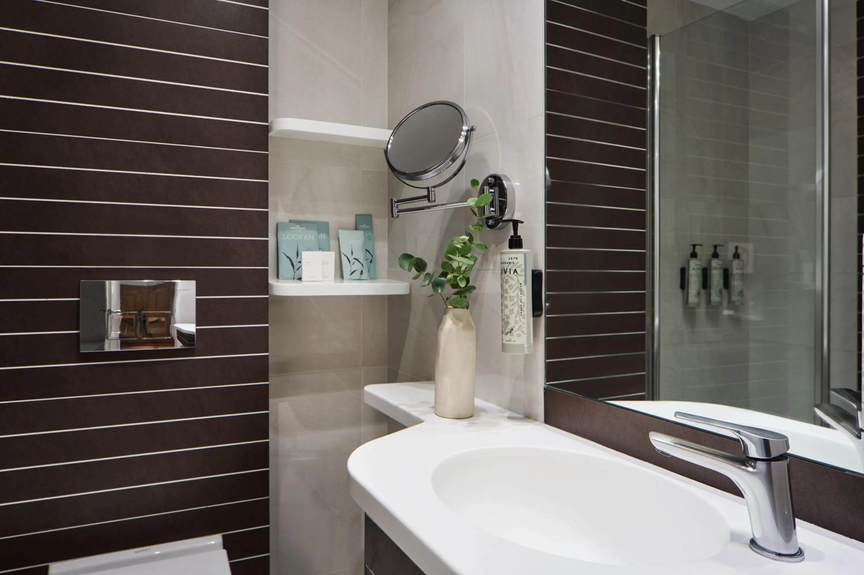 Shower in Titania Hotel