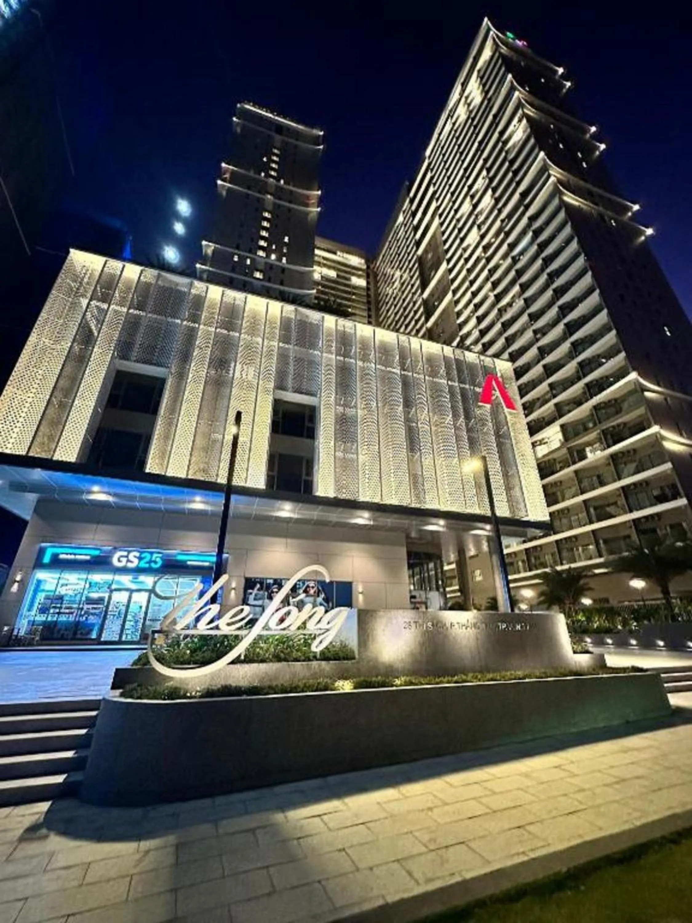 Property building in MeoMeo Homestay - The Sóng Apartment