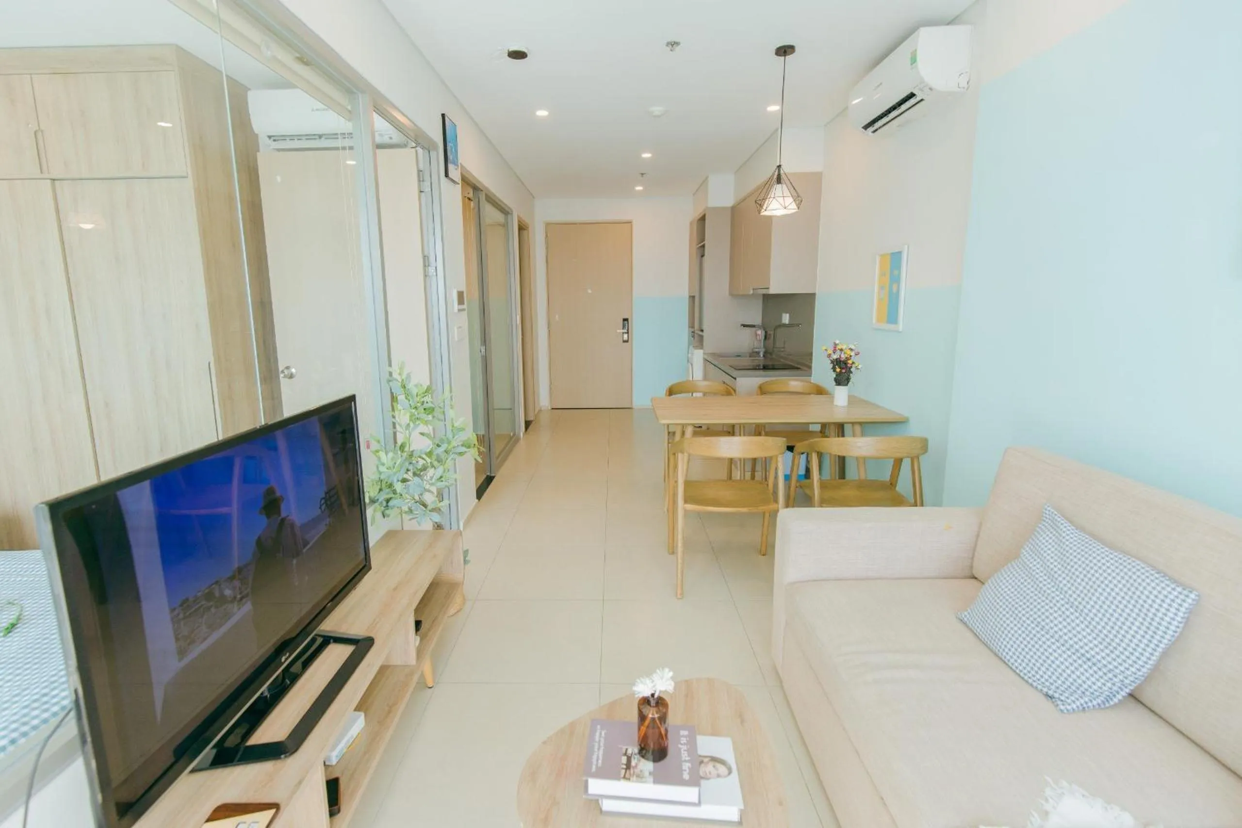 Communal lounge/ TV room in MeoMeo Homestay - The Sóng Apartment