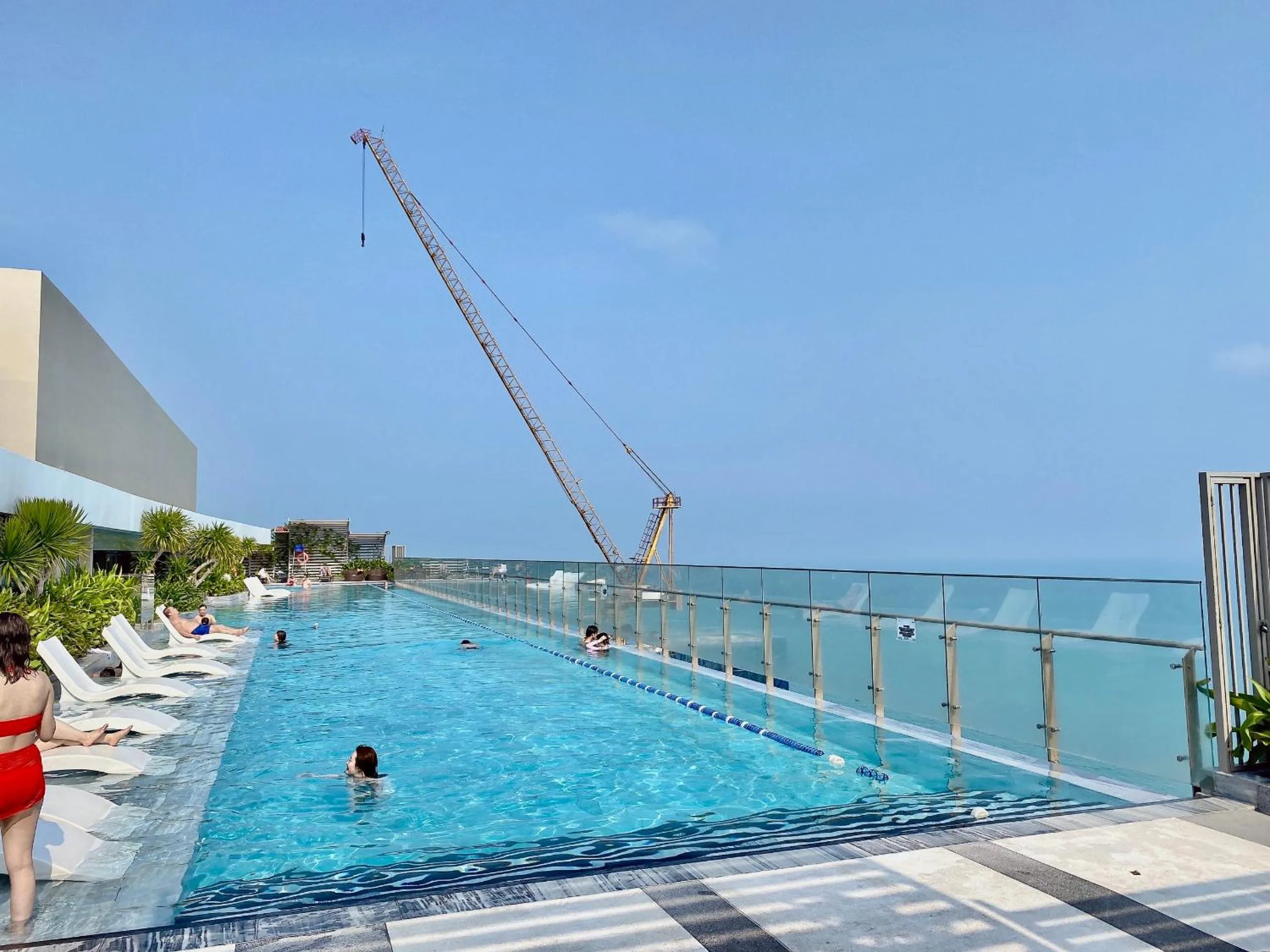 Swimming pool in MeoMeo Homestay - The Sóng Apartment