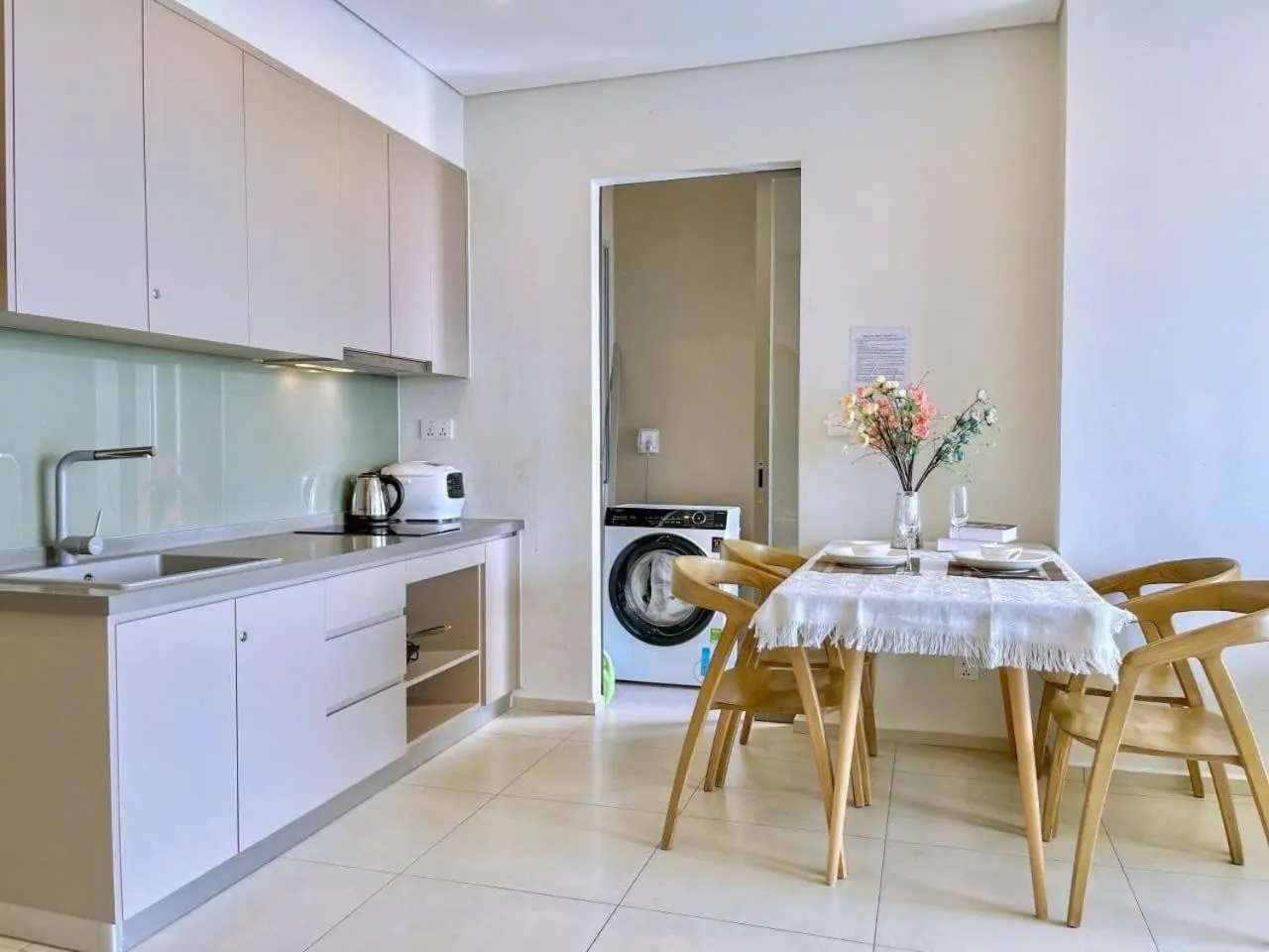 Kitchen or kitchenette in MeoMeo Homestay - The Sóng Apartment