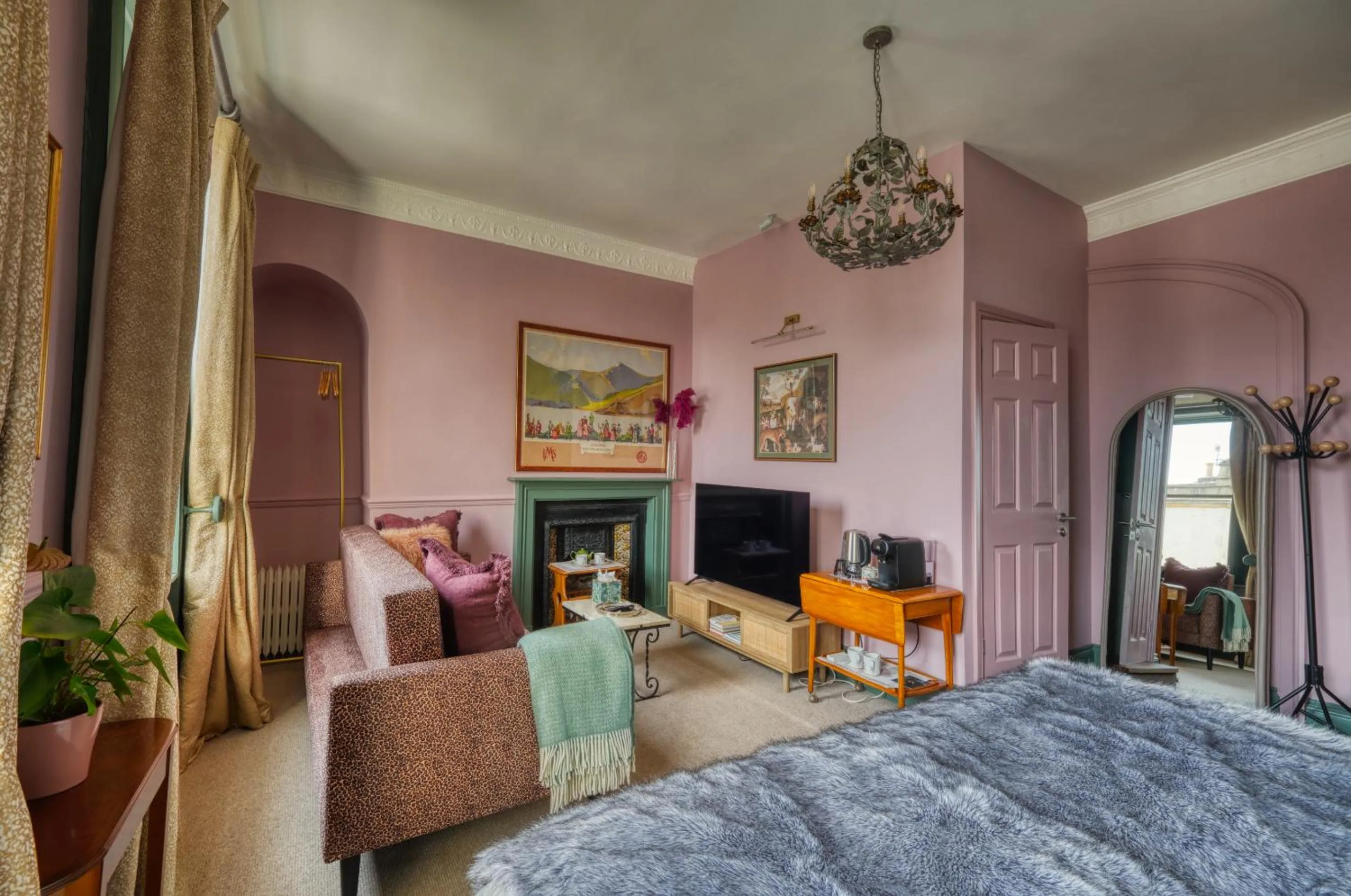 Bedroom, Bed in Hill House