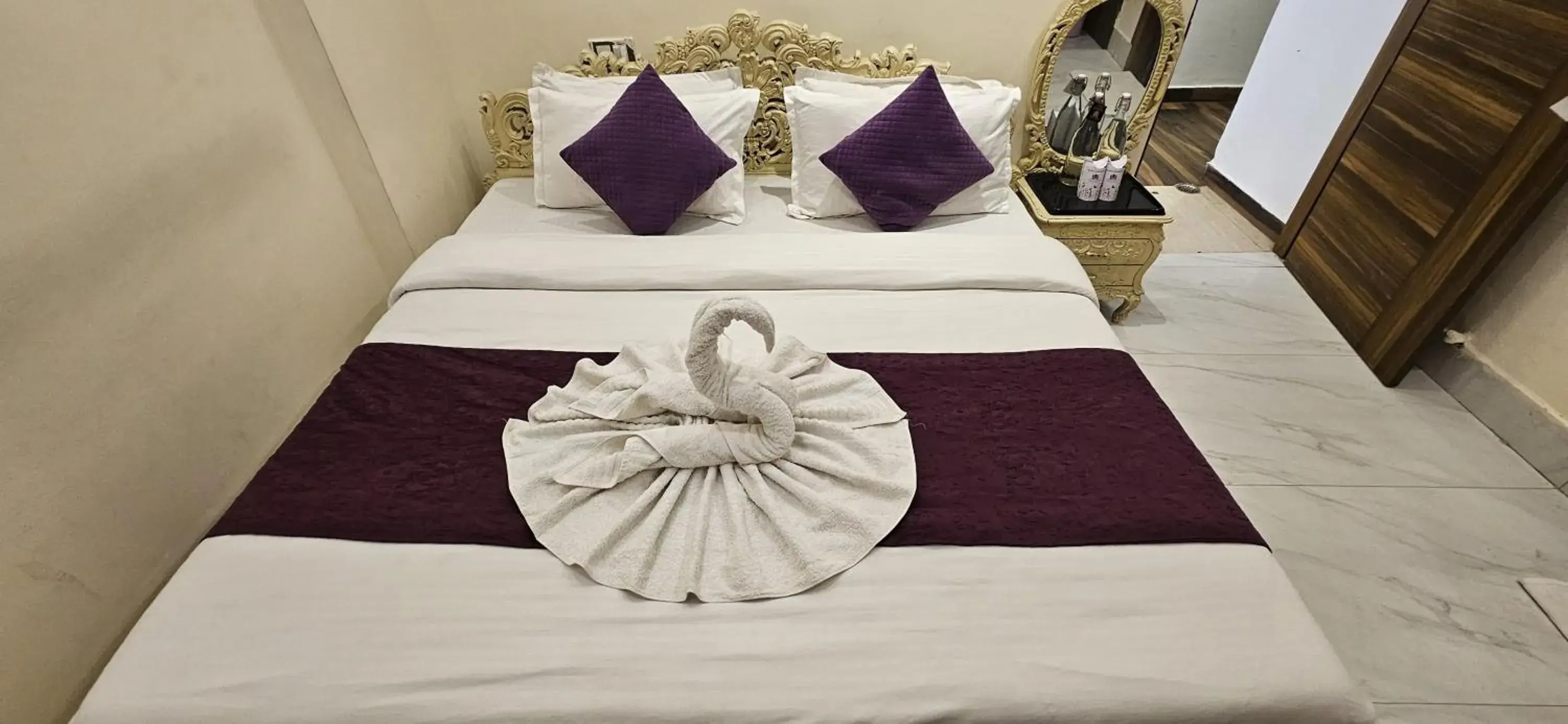 Standard Double Room in Perfectstayz Premium at Harkipauri Road - Ganga view rooftop cafe Standard Double Room in Perfectstayz Premium at Harkipauri Road - Ganga view rooftop cafe