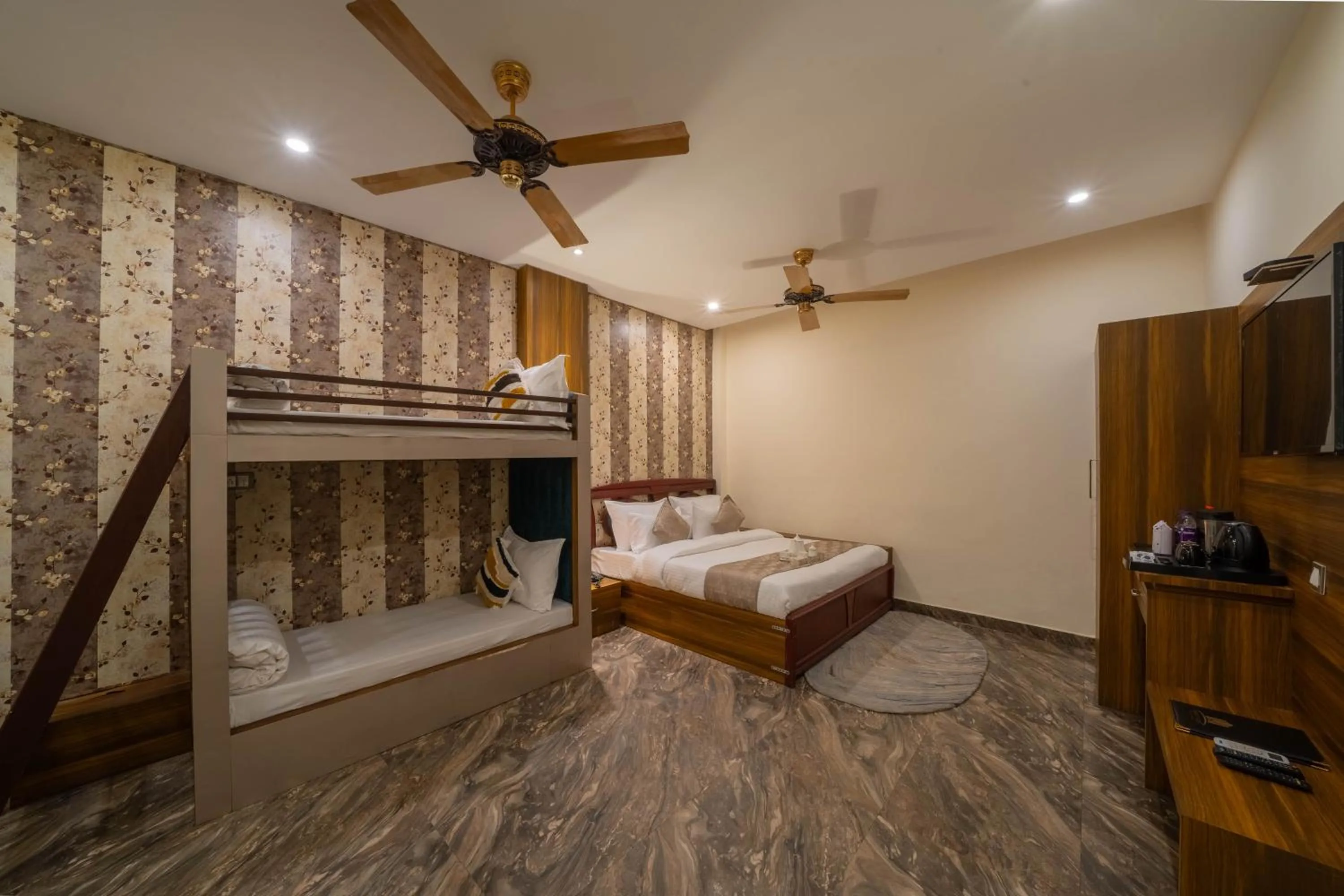 TV and multimedia, Bed in Perfectstayz Premium at Harkipauri Road - Ganga view rooftop cafe