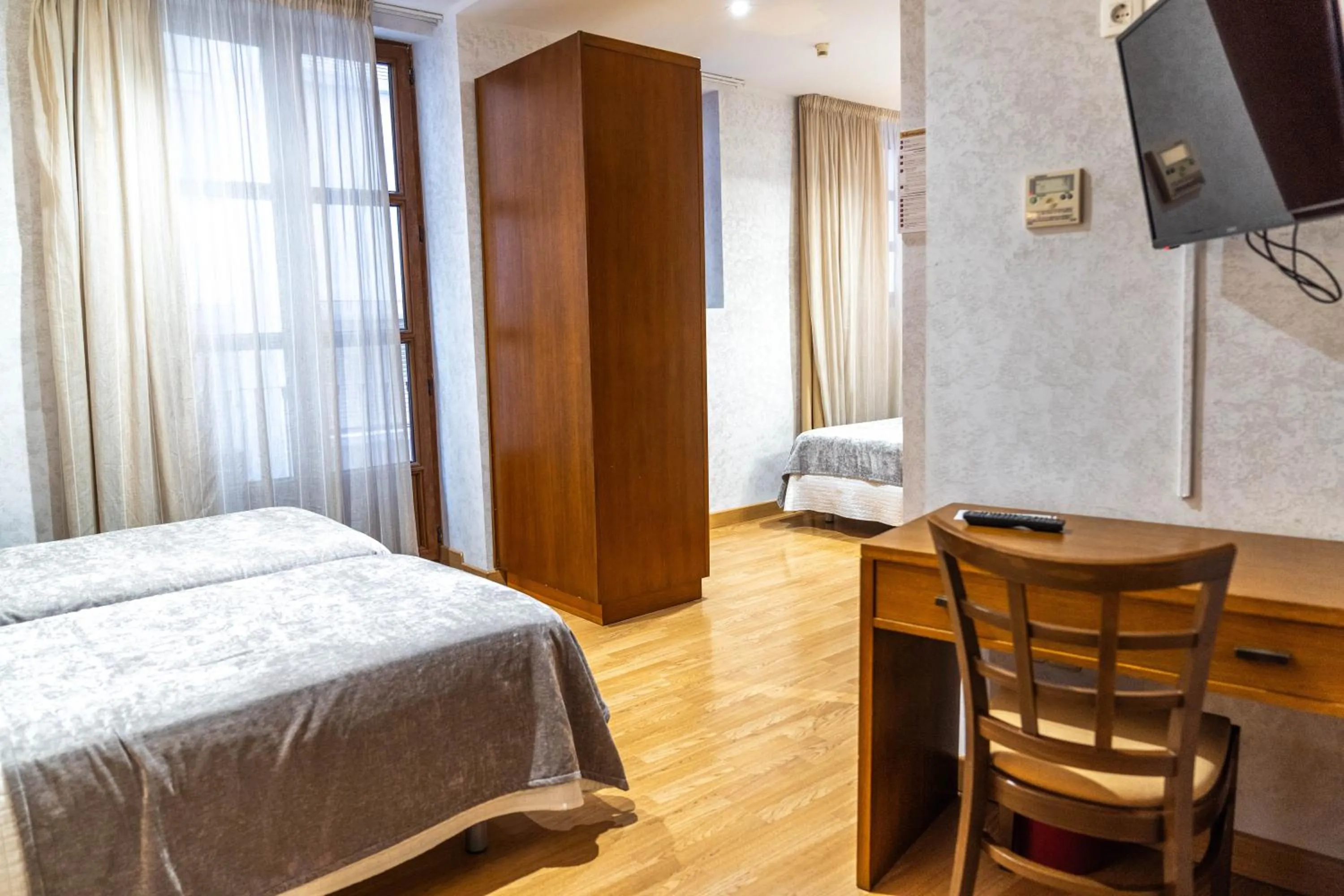 Bed in Hotel Granada Centro