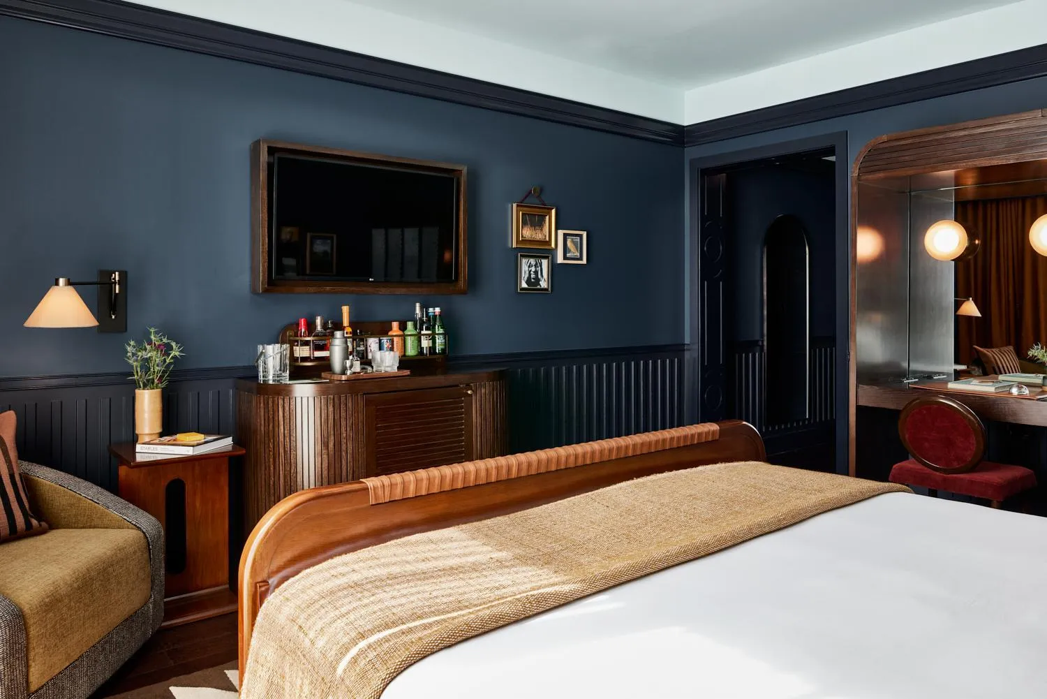 Bed in The Manchester Hotel