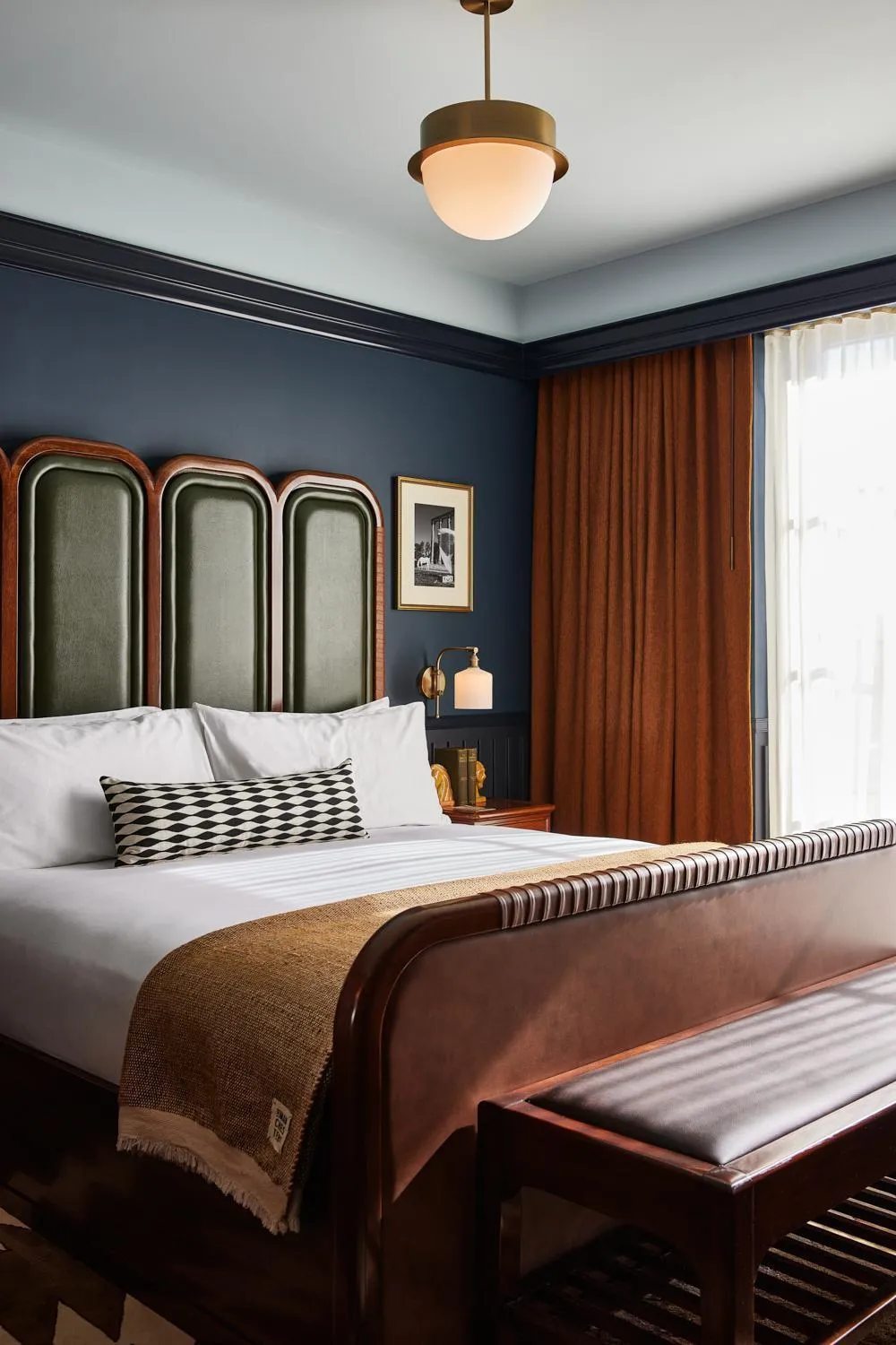 Bed in The Manchester Hotel