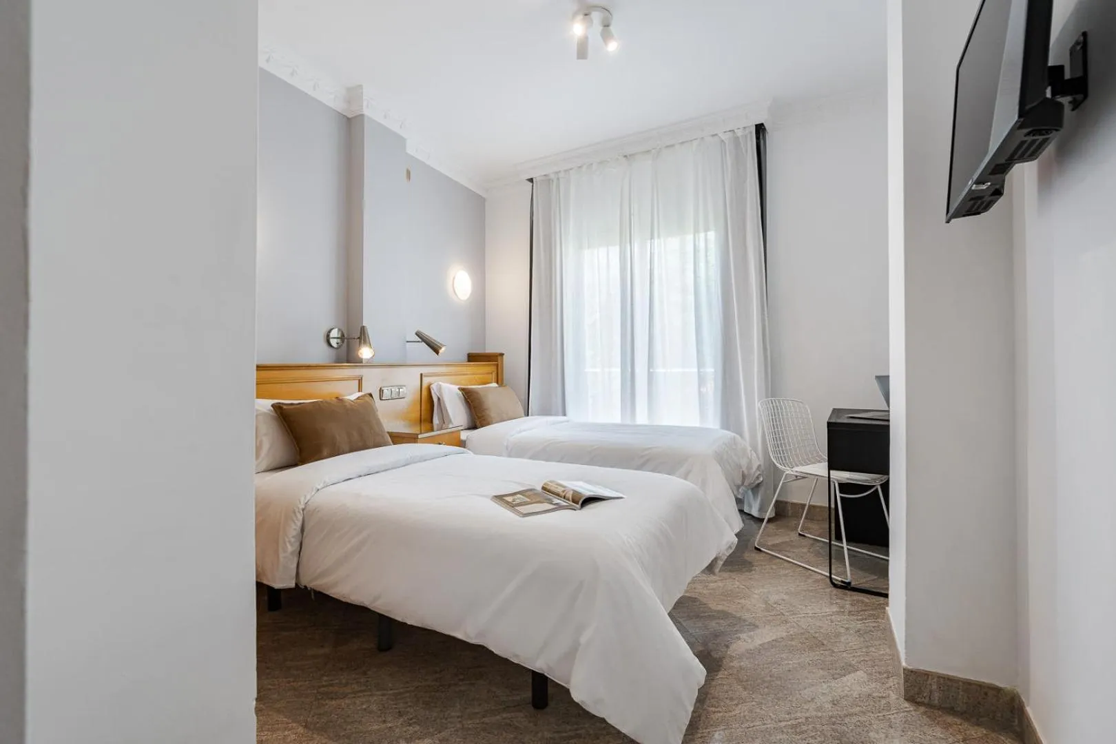 Bedroom, Bed in Hotel Agur