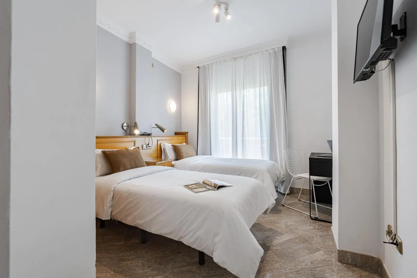 Bedroom, Bed in Hotel Agur