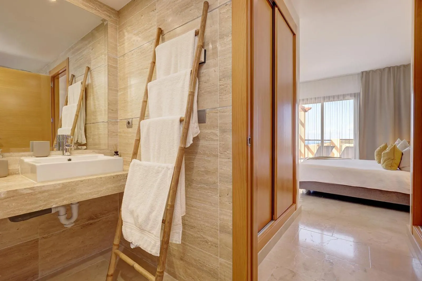 Bathroom, Bed in Quartiers Marbella Golden Penthouse