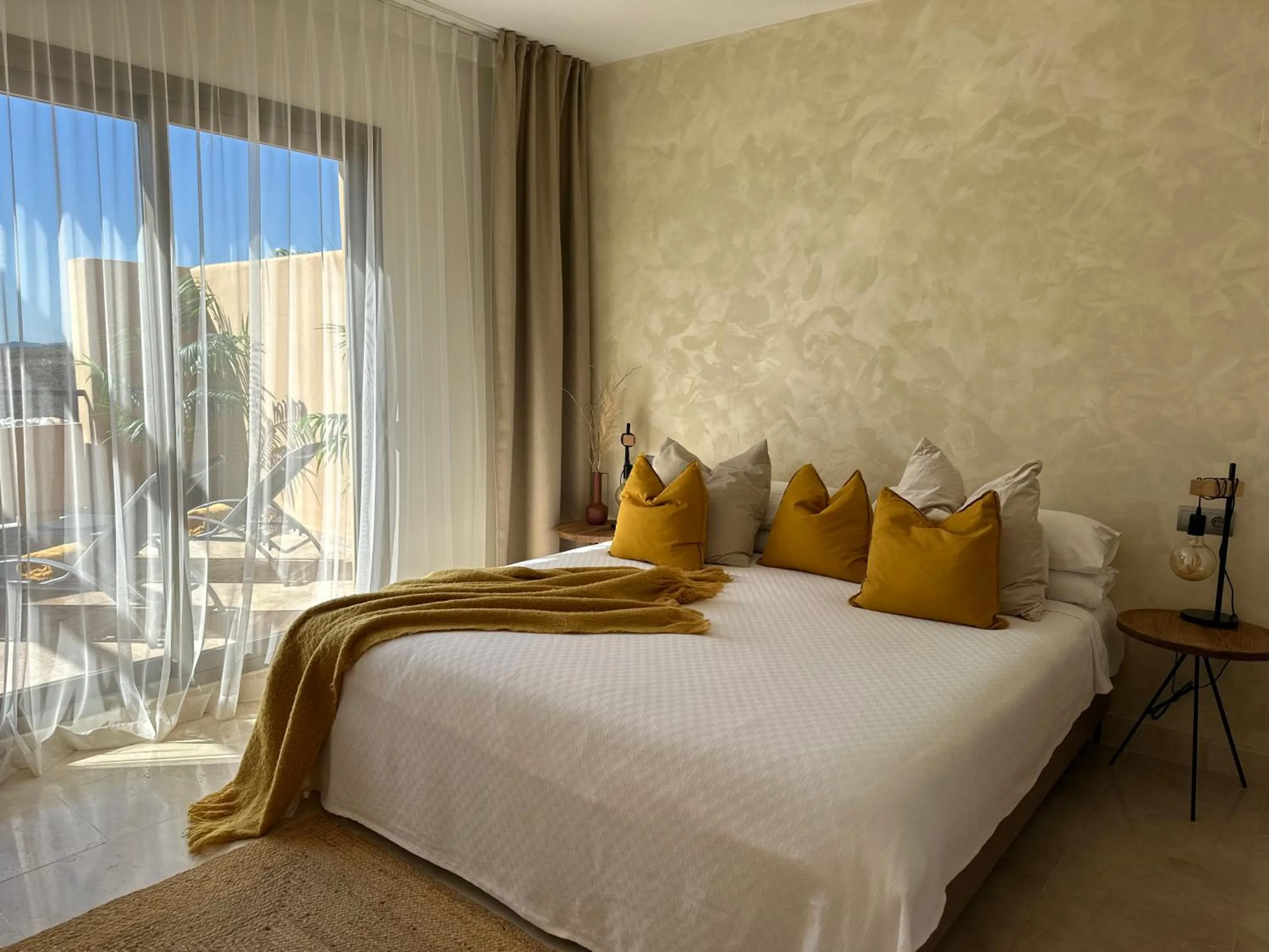 Bedroom, Bed in Quartiers Marbella Golden Penthouse