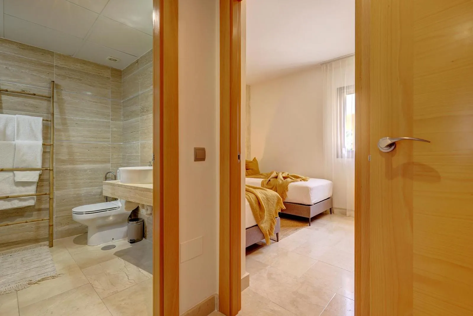 Bathroom, Bed in Quartiers Marbella Golden Penthouse