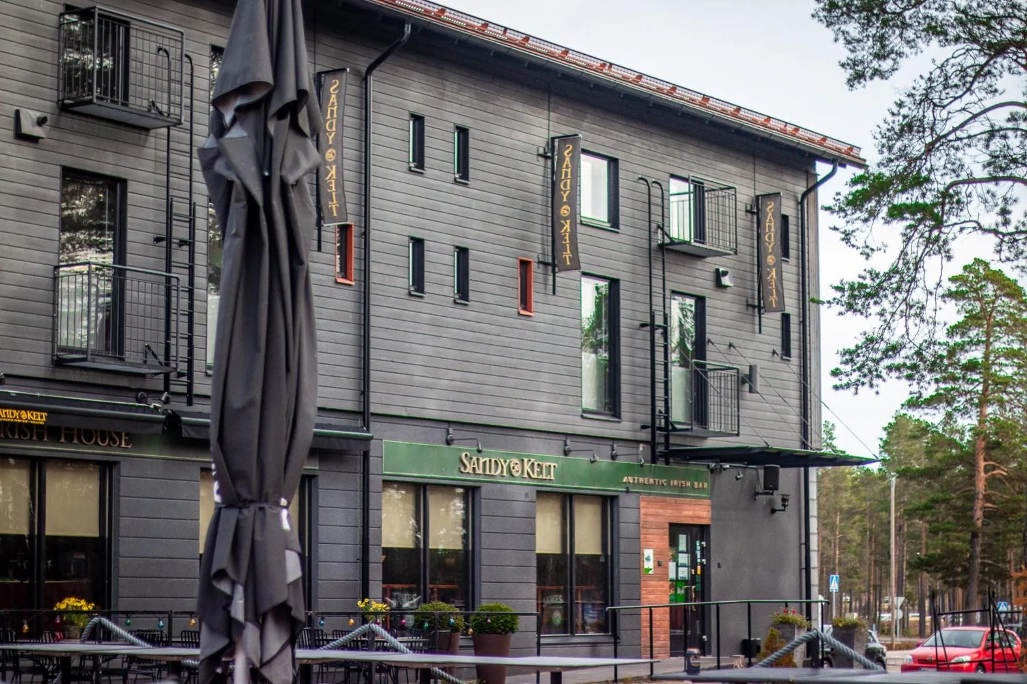 Property building in Sandy Kelt - Irish House Apartments