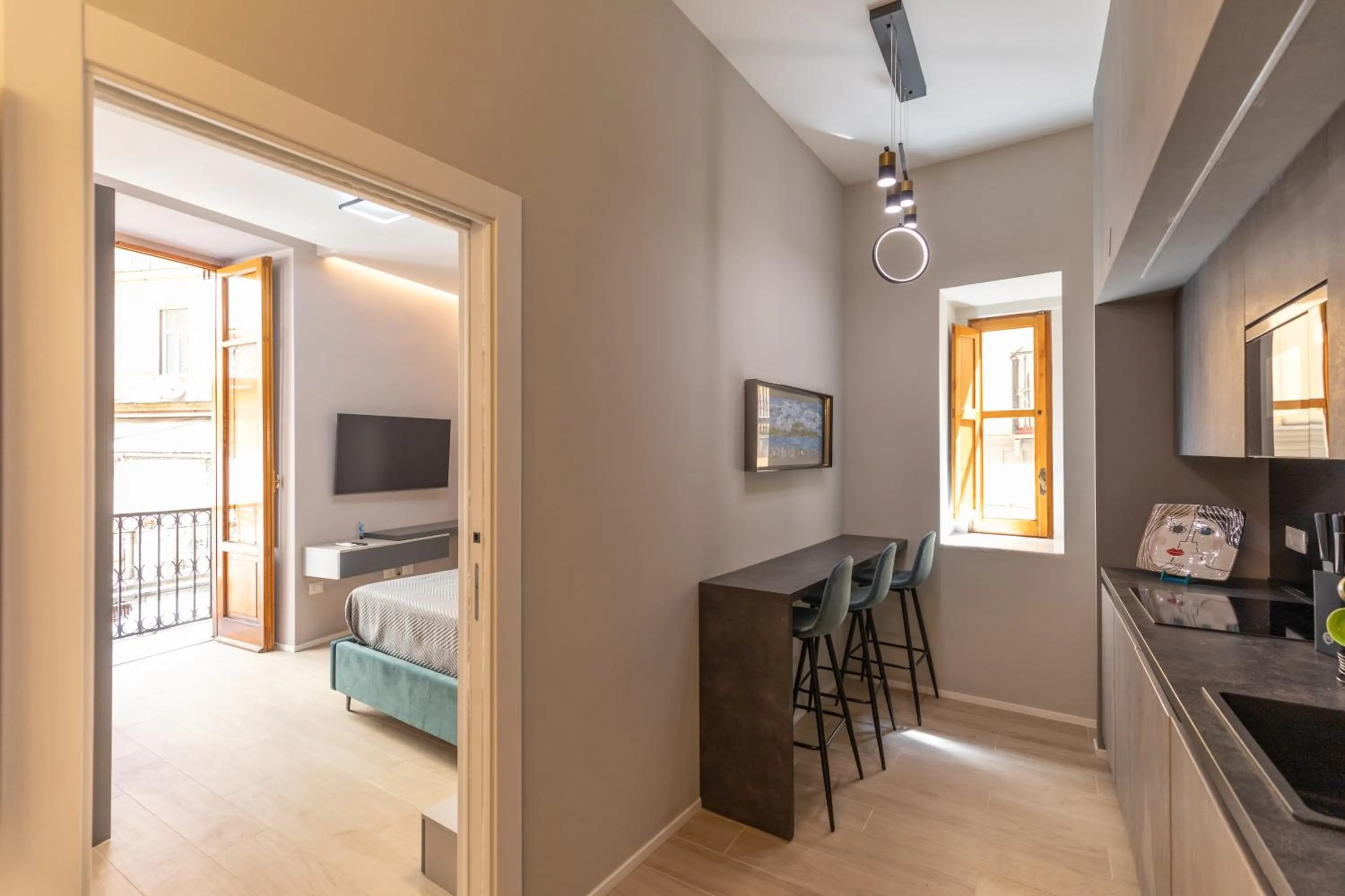 kitchen, Bed in Seven Winds Suite