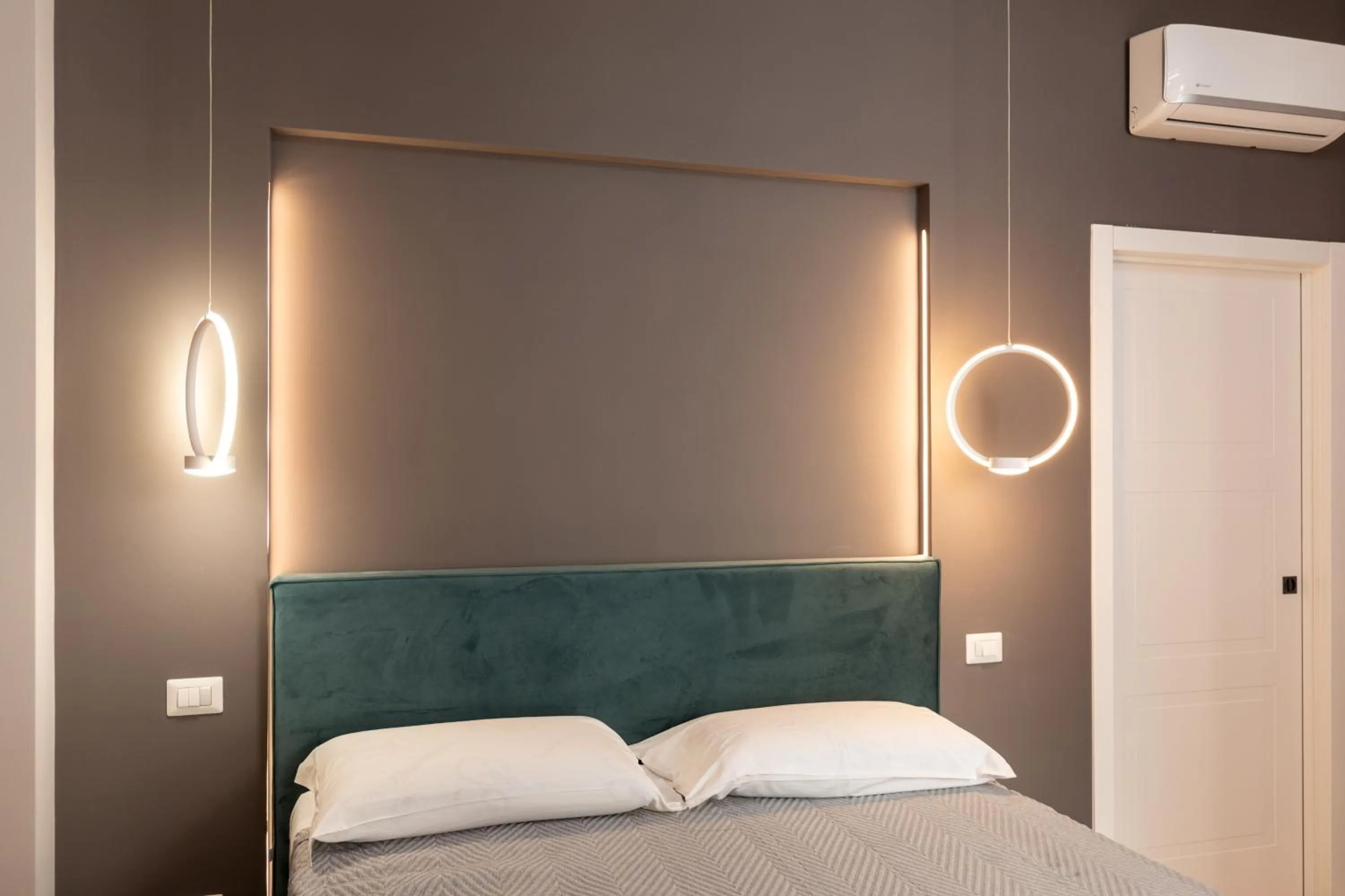 Bedroom, Bed in Seven Winds Suite