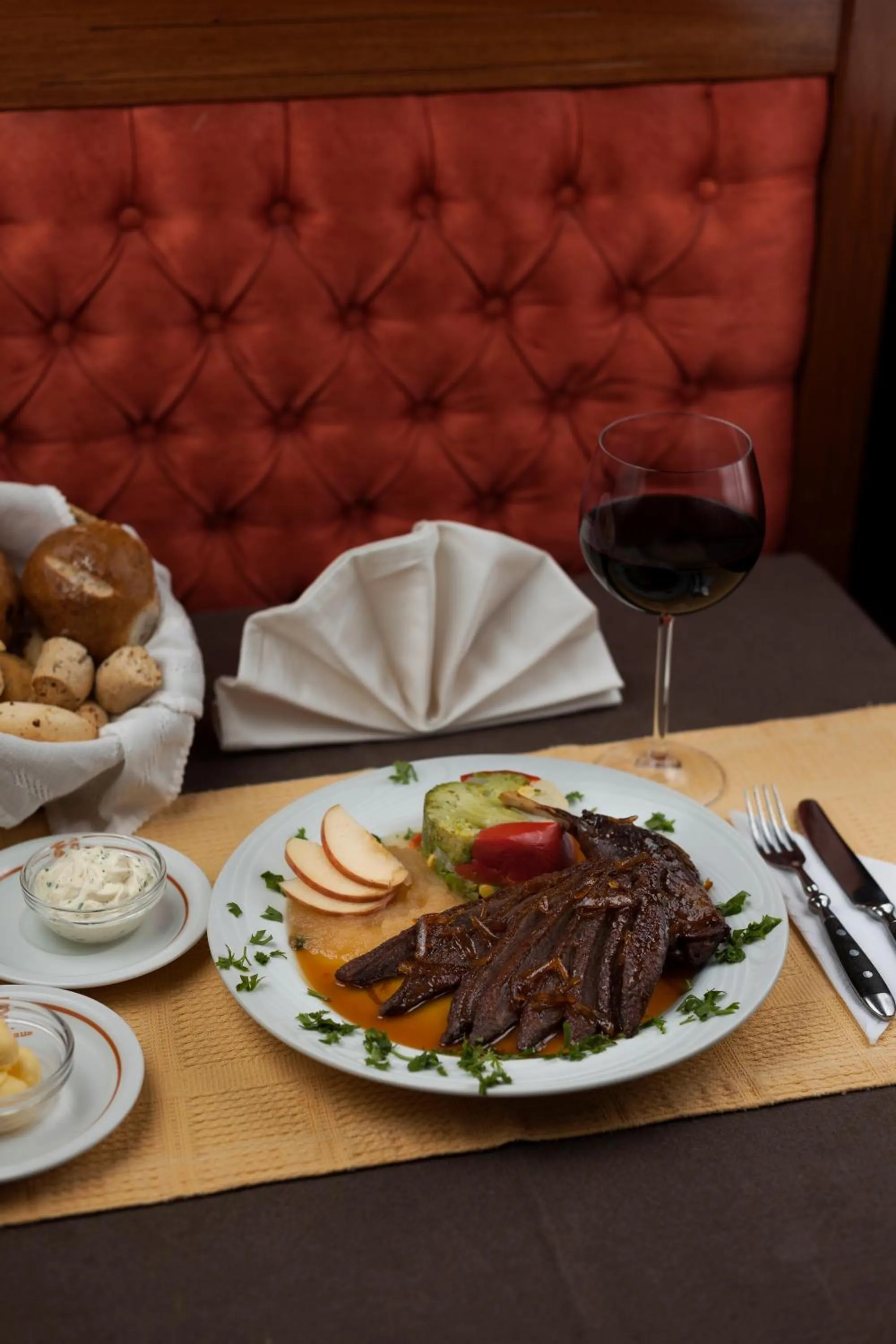 Restaurant/places to eat in Hotel Westfalenhaus