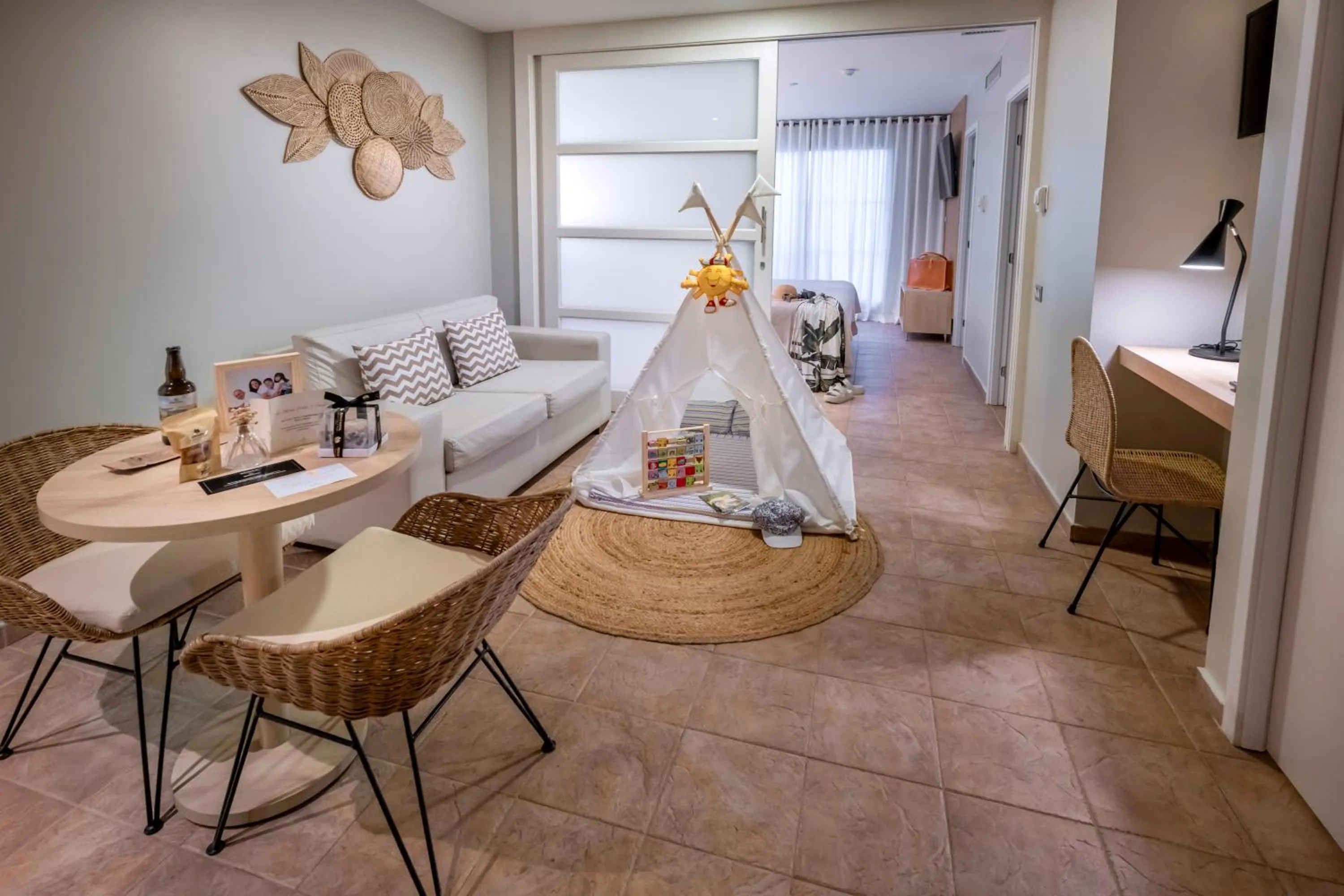 Photo of the whole room in SERHS Experience Suítes