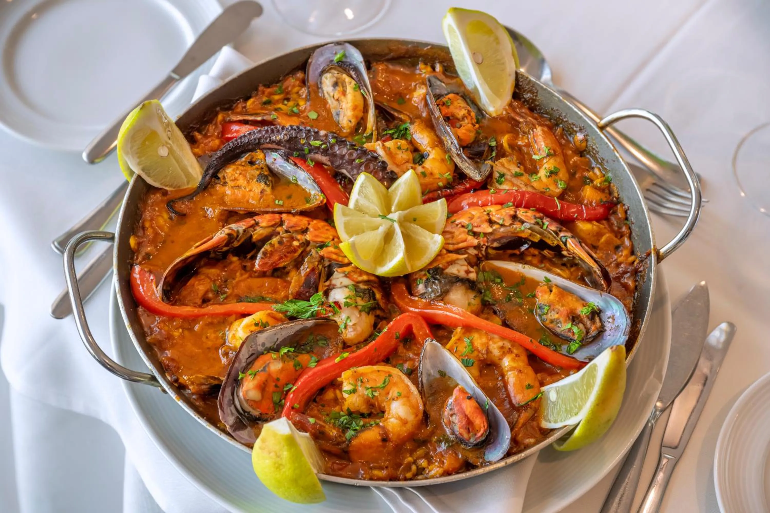 Food in SERHS Experience Suítes